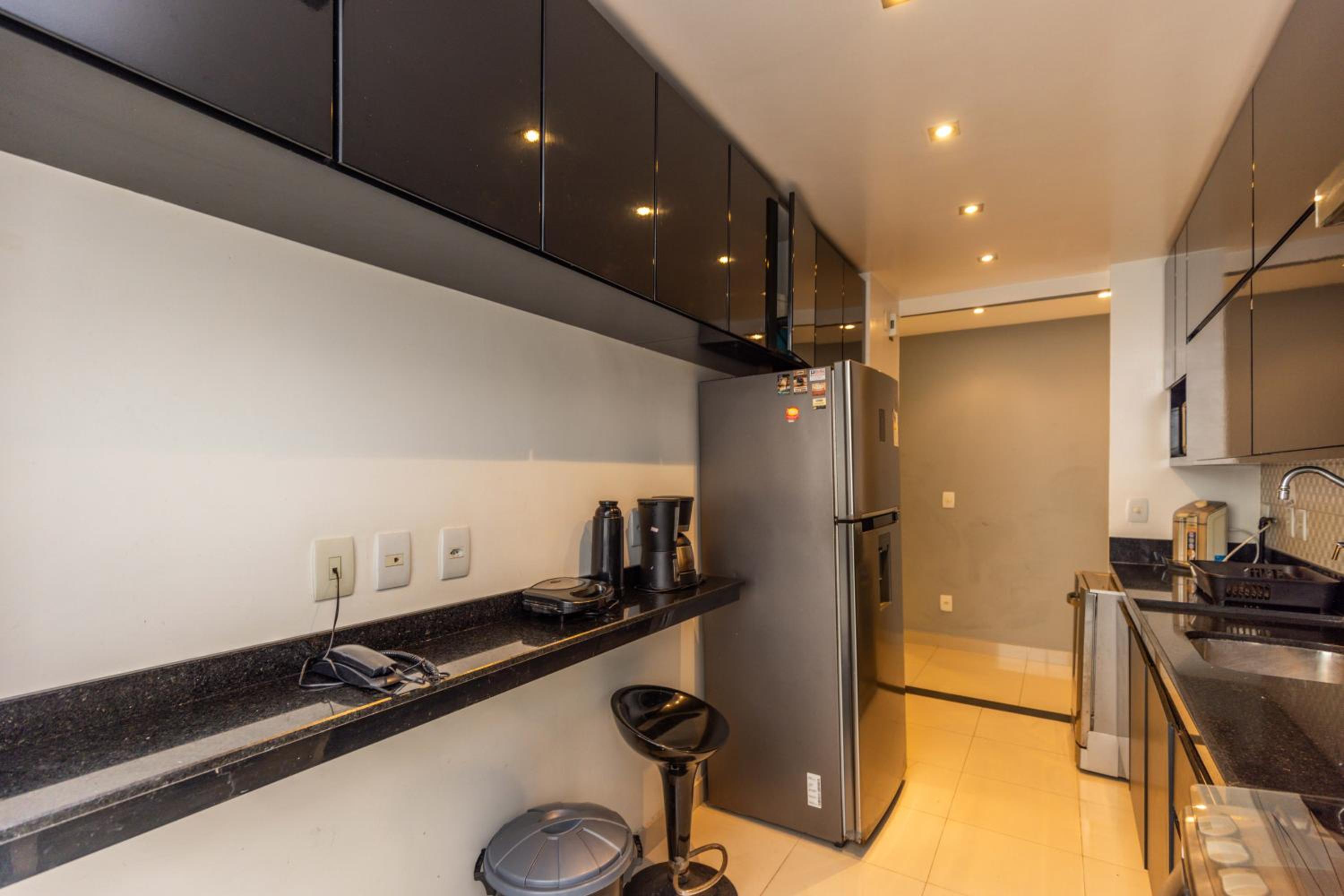 Copacabana Space - Style and comfort for big groups by the beach!