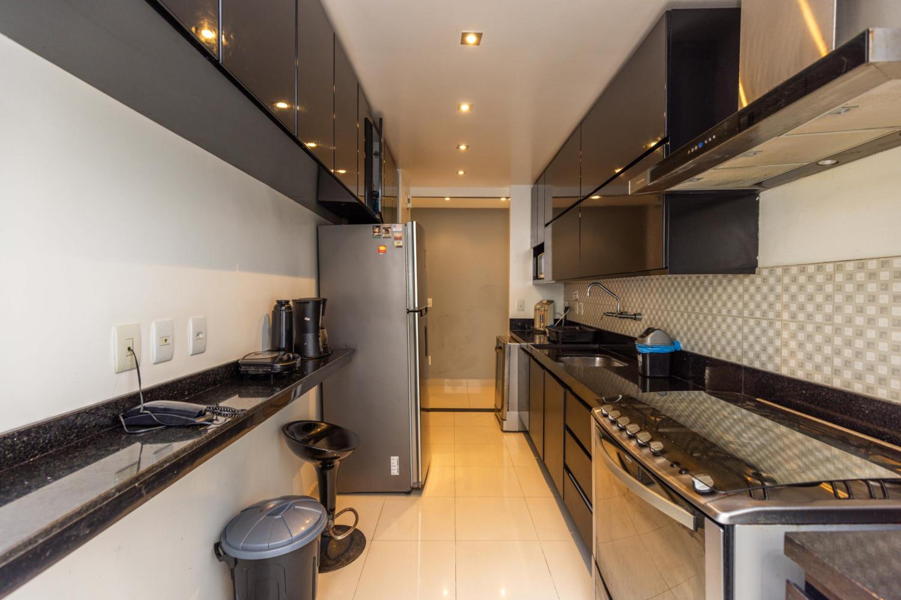 Copacabana Space - Style and comfort for big groups by the beach!