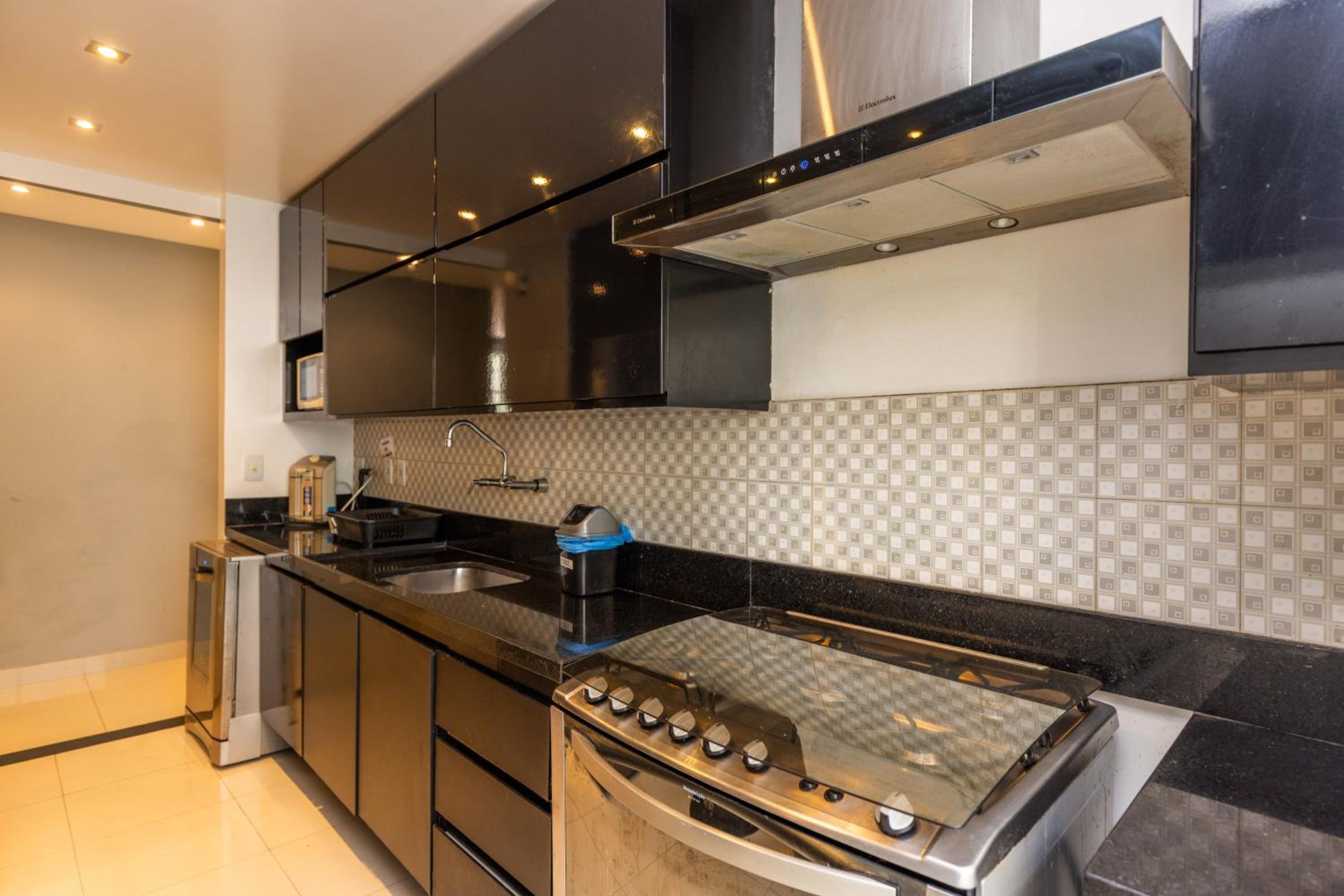 Copacabana Space - Style and comfort for big groups by the beach!