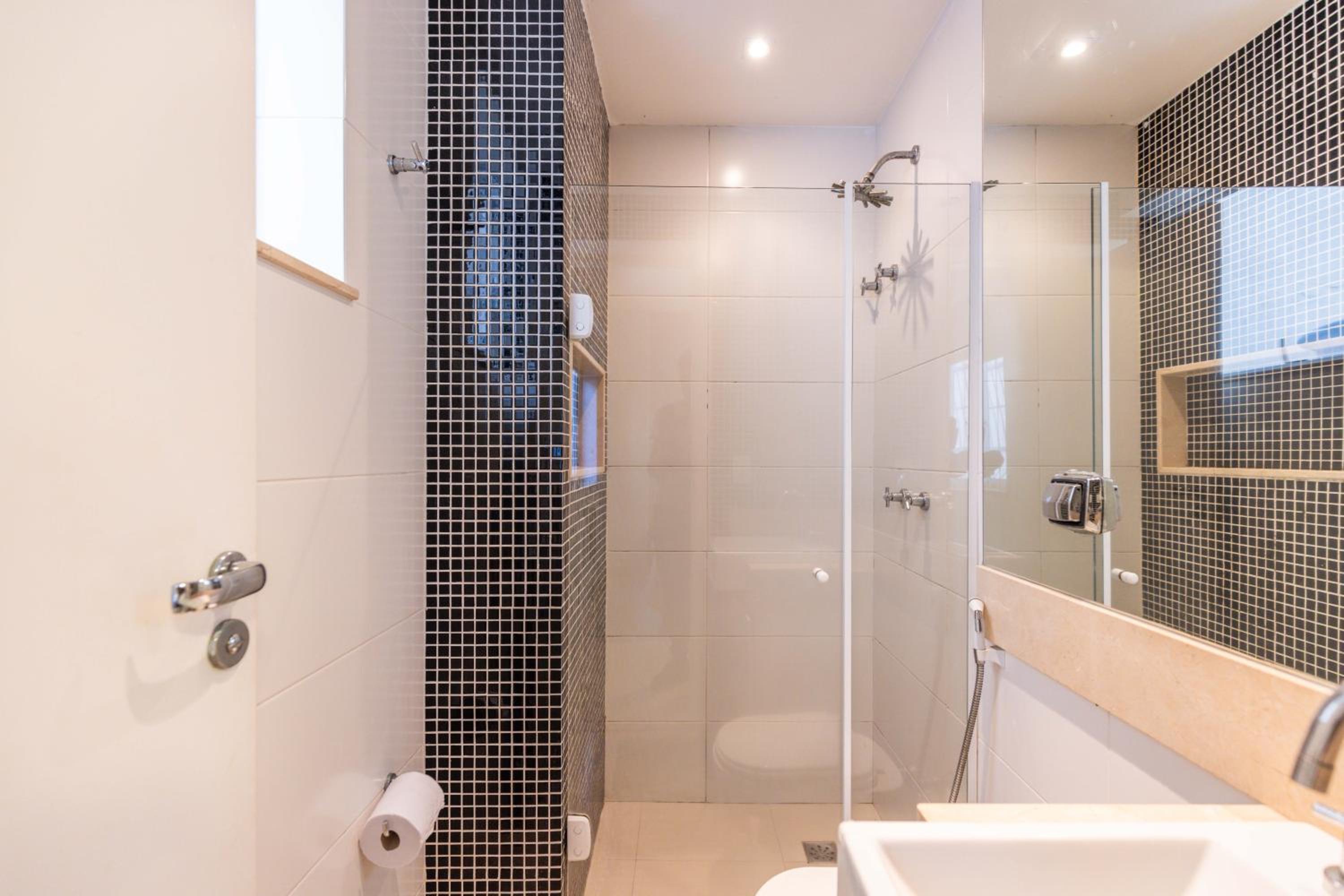 Copacabana Space - Style and comfort for big groups by the beach!