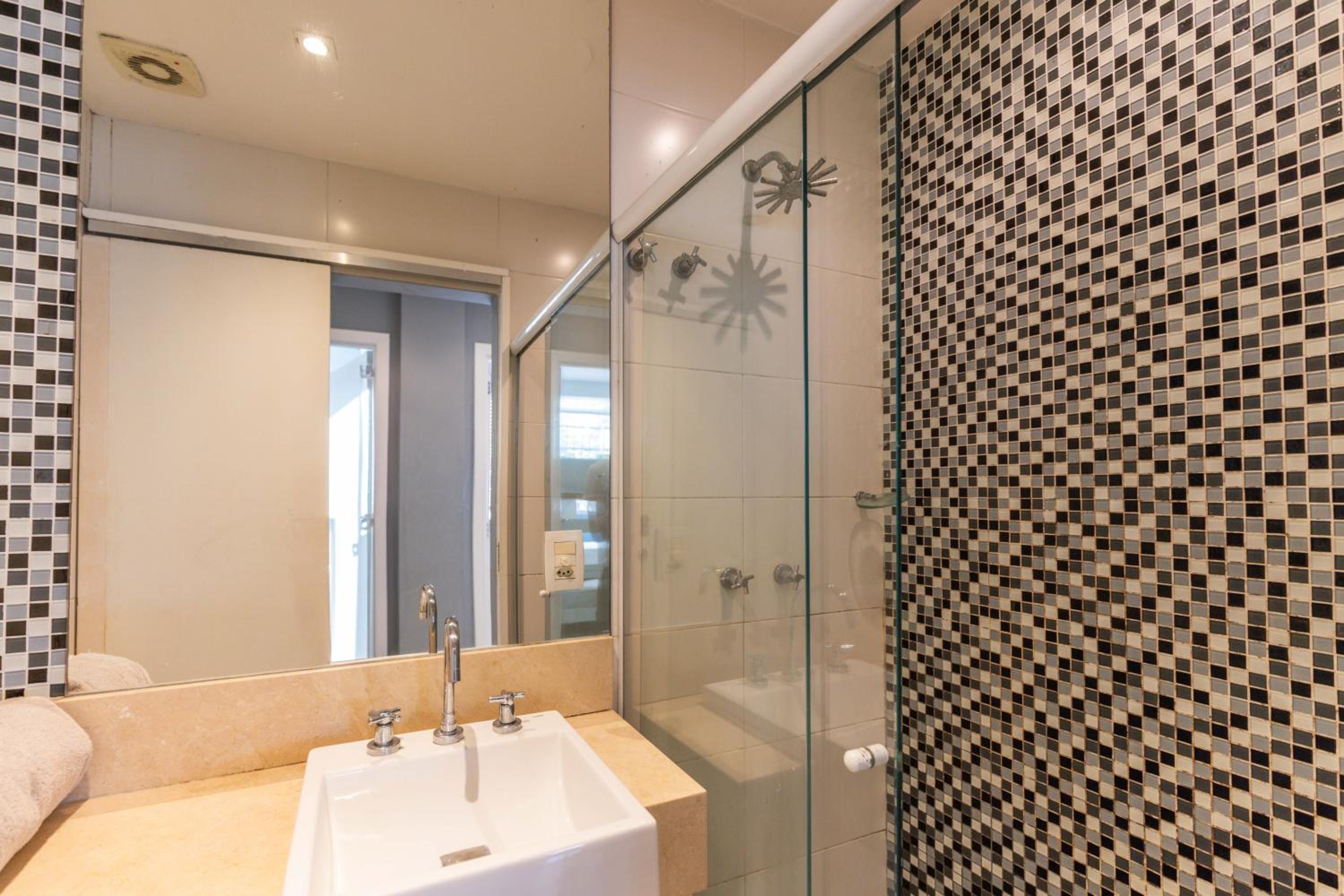 Copacabana Space - Style and comfort for big groups by the beach!