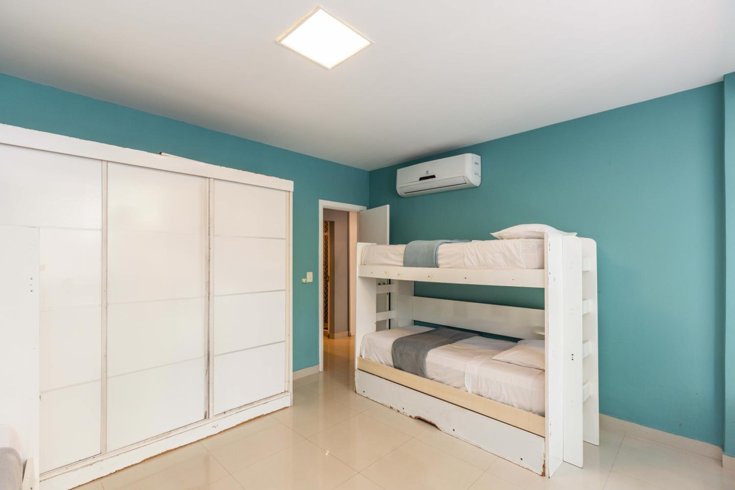 Copacabana Space - Style and comfort for big groups by the beach!