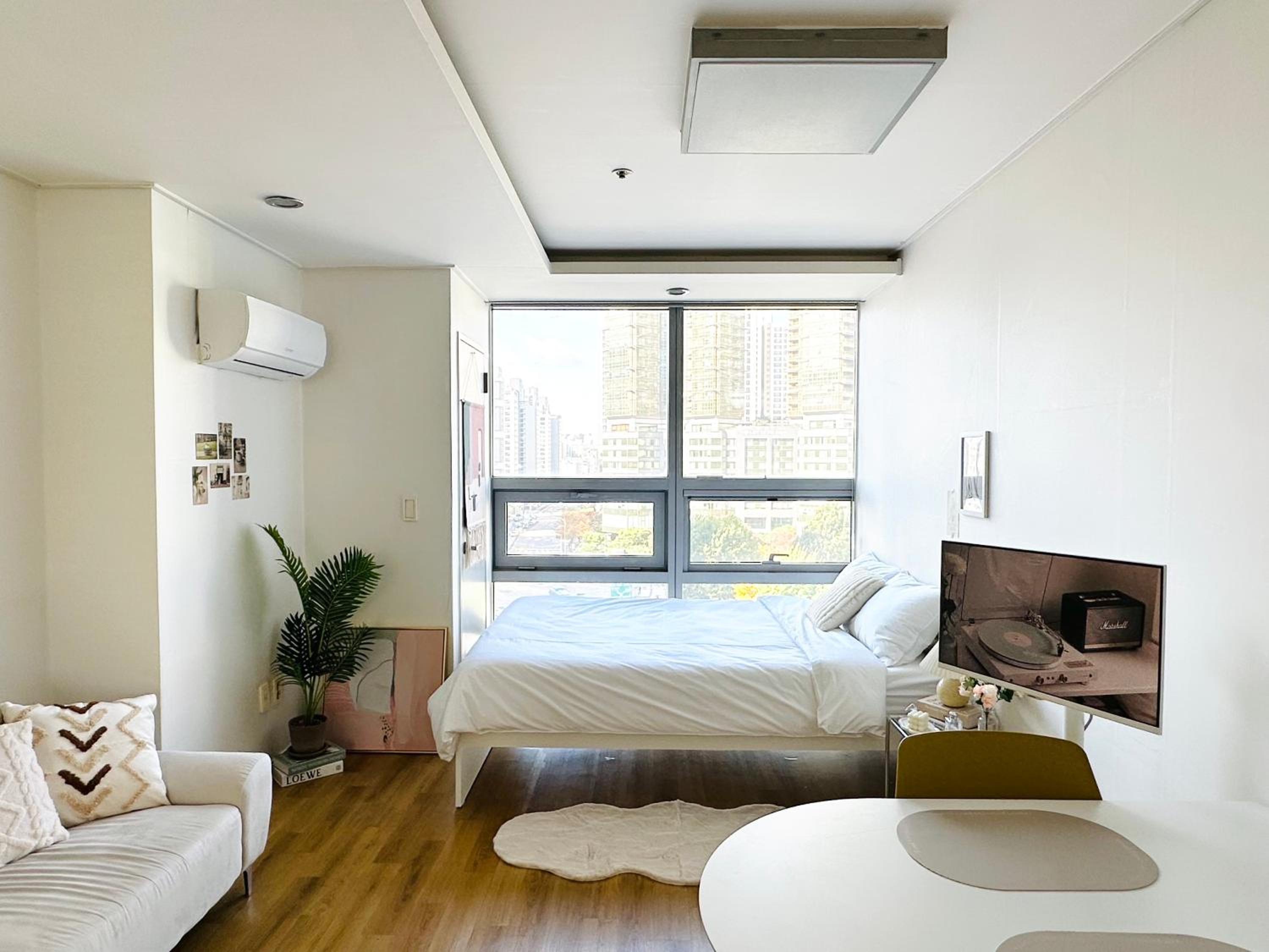 The City View Stay - Gongdeok station 1min walk