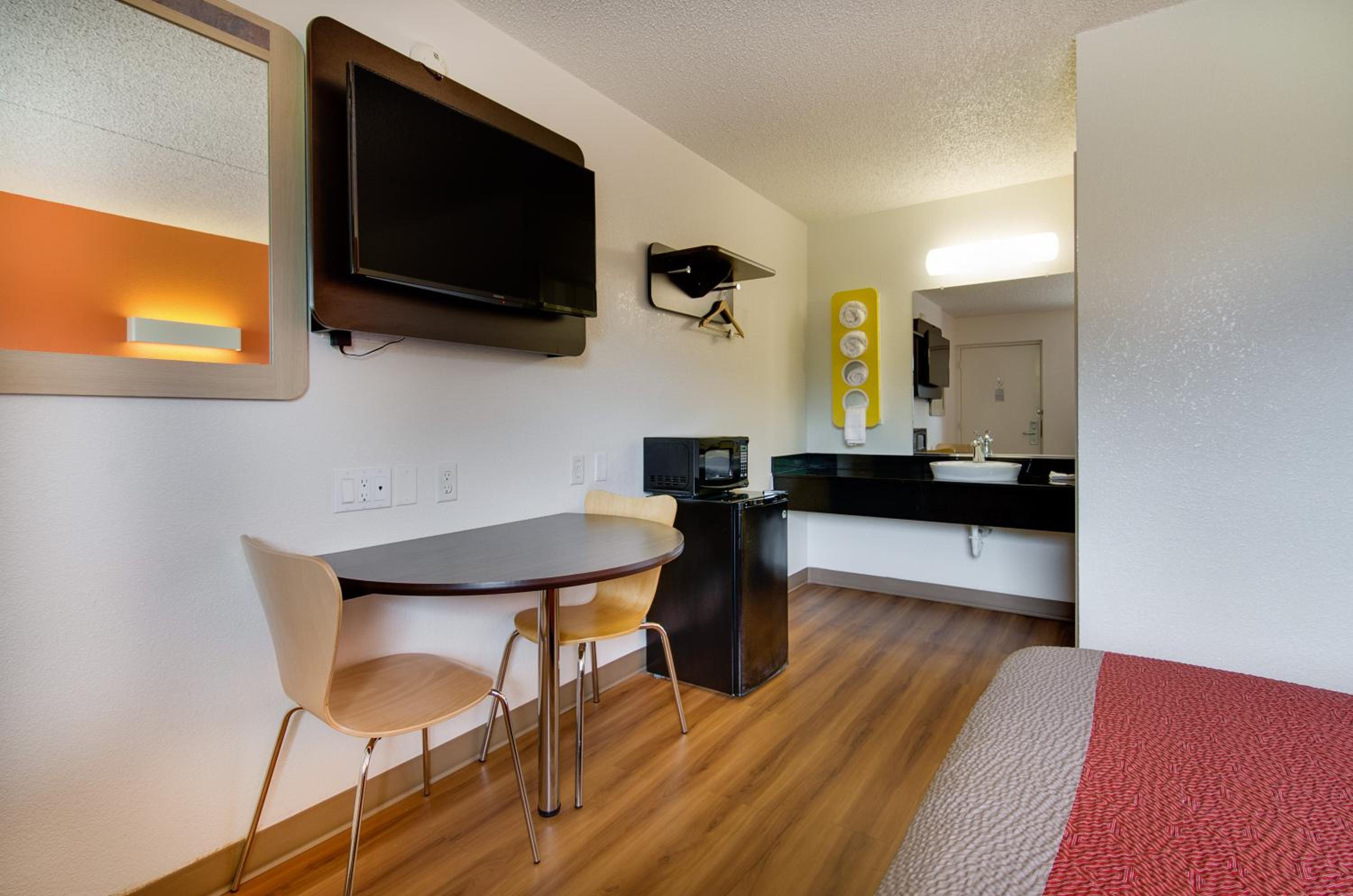 Motel 6-Salina, KS
