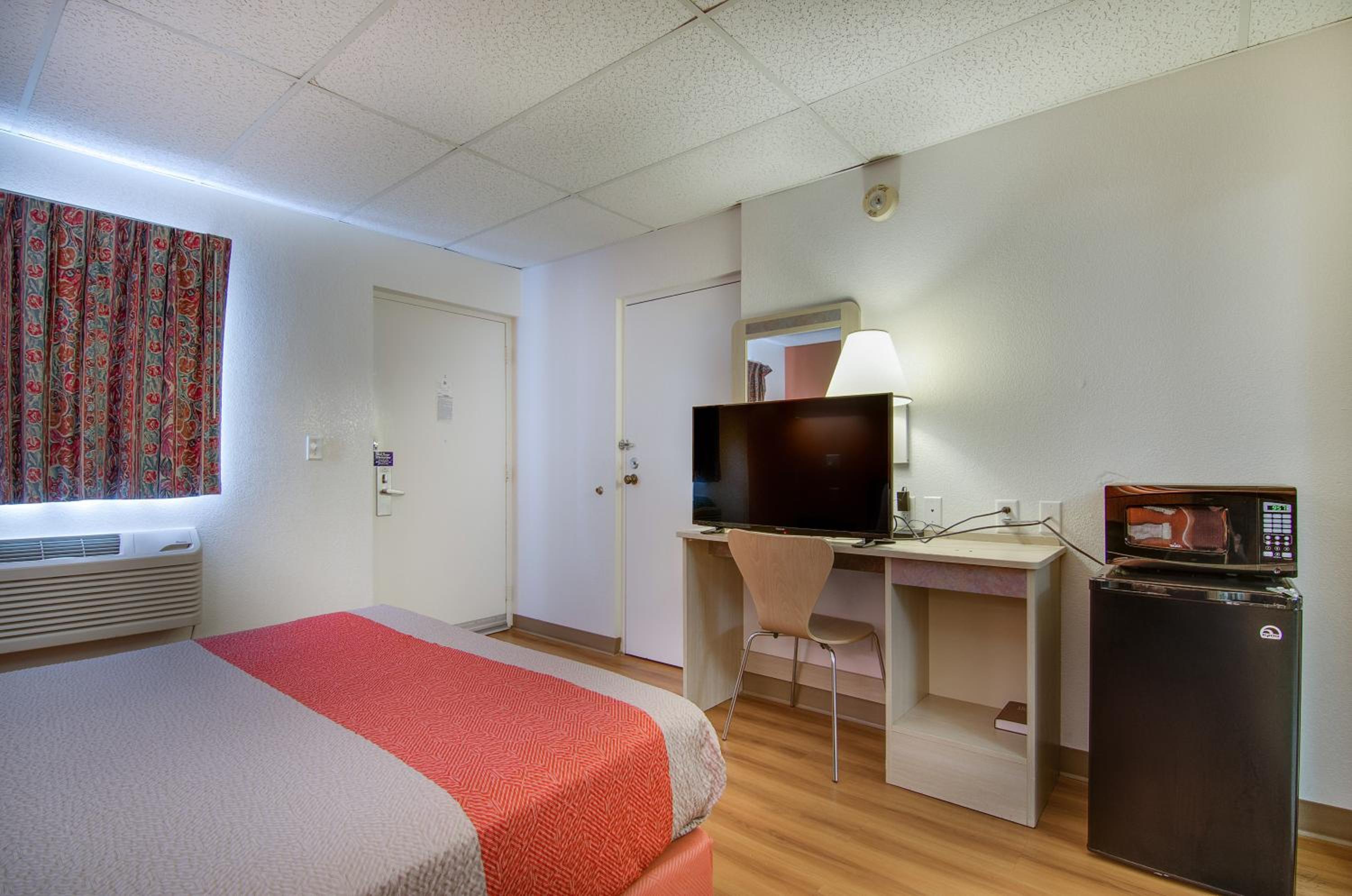 Motel 6-Salina, KS