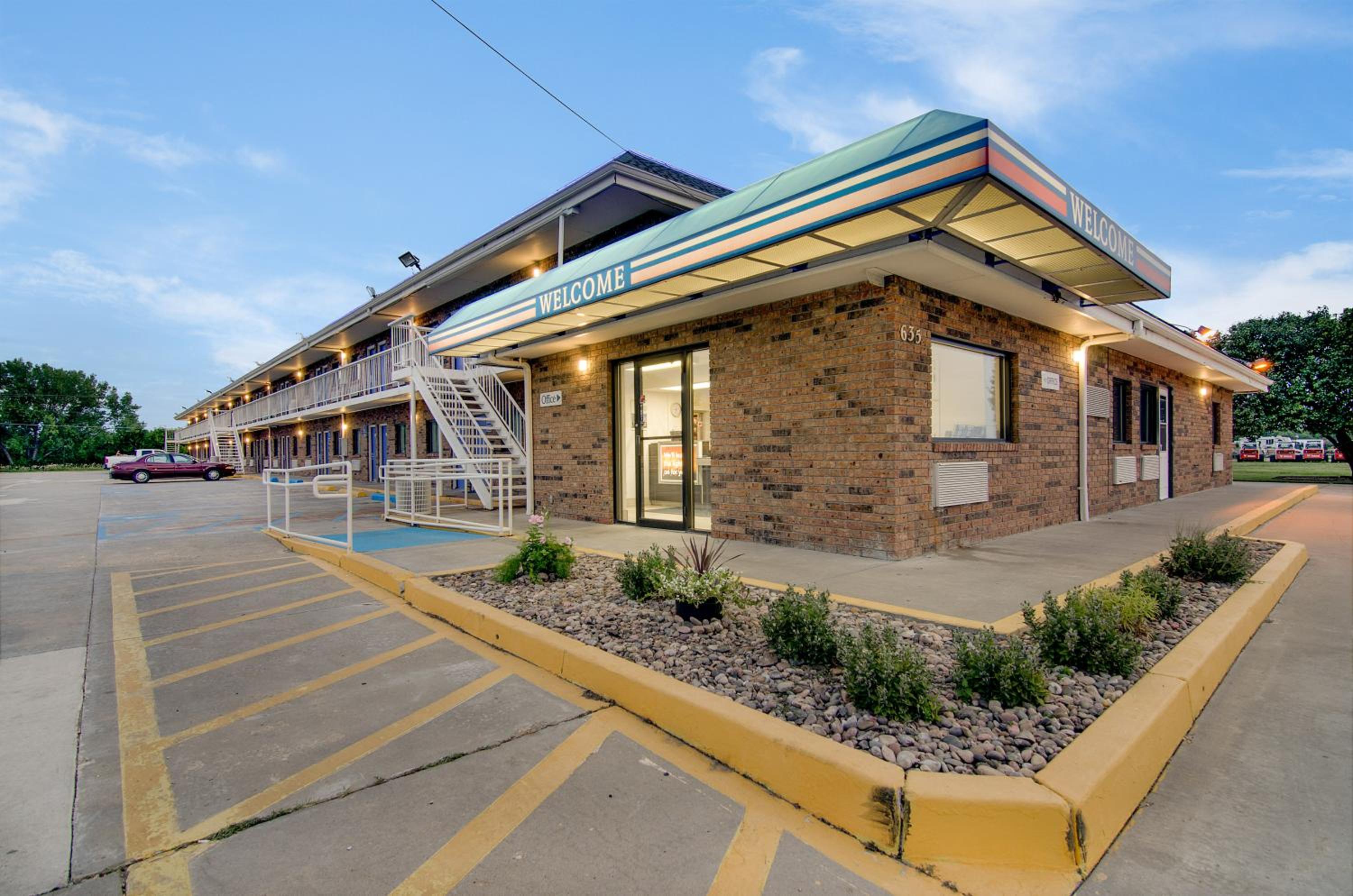Motel 6-Salina, KS