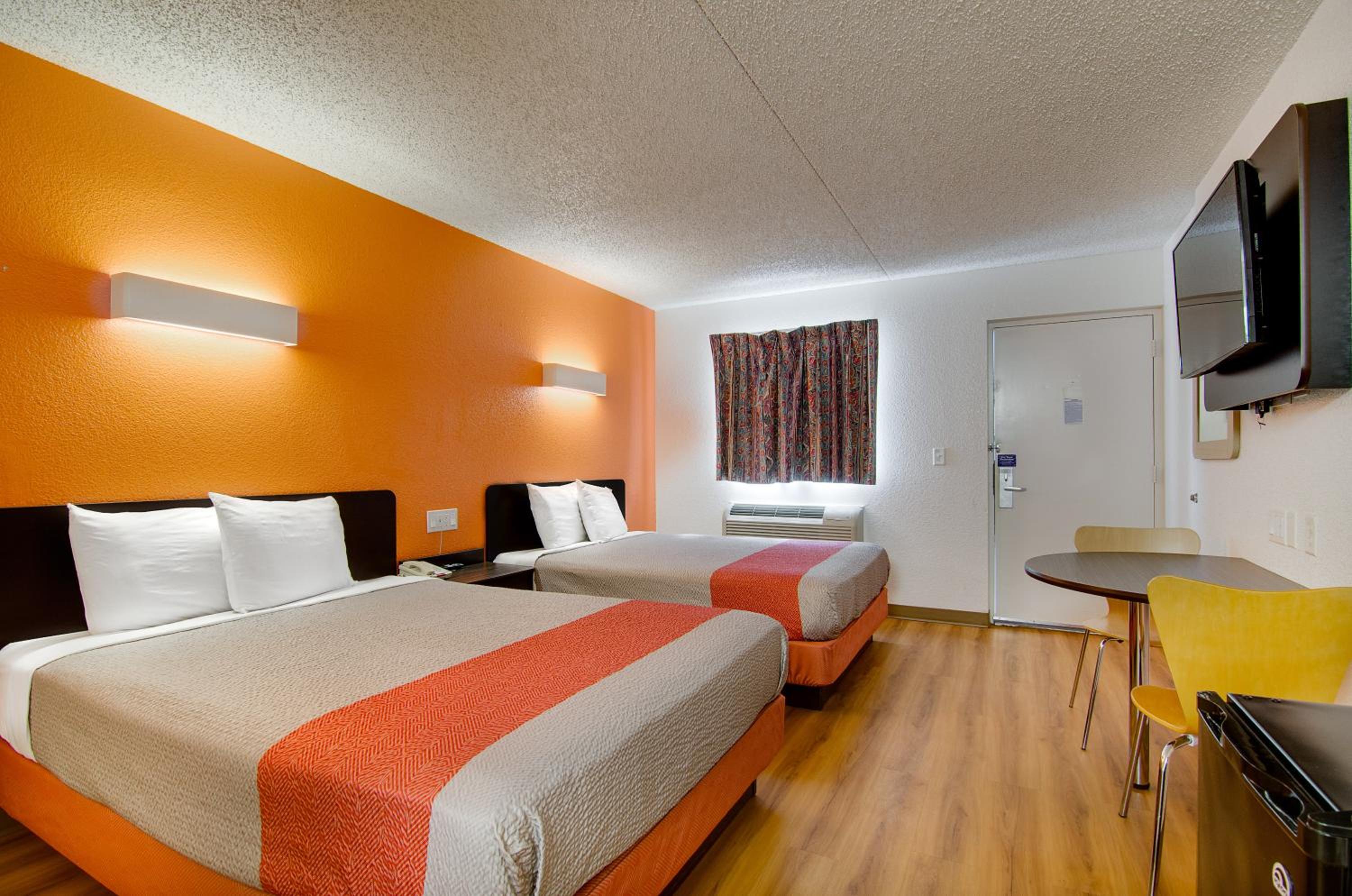Motel 6-Salina, KS