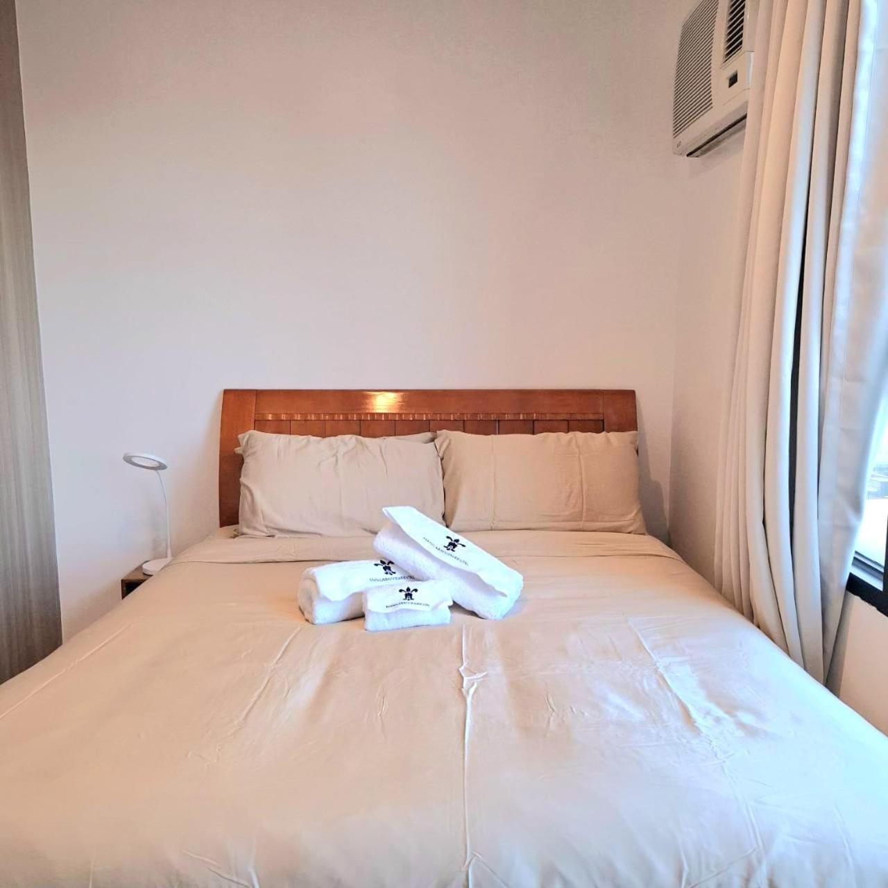 STAYLUXIA BOUTIQUE HOTEL MANILABAYVIEW - 1-5 BR Luxury and Superior Condos with, Balcony, Pool, Netflix & Gym- Housekeeping Available -