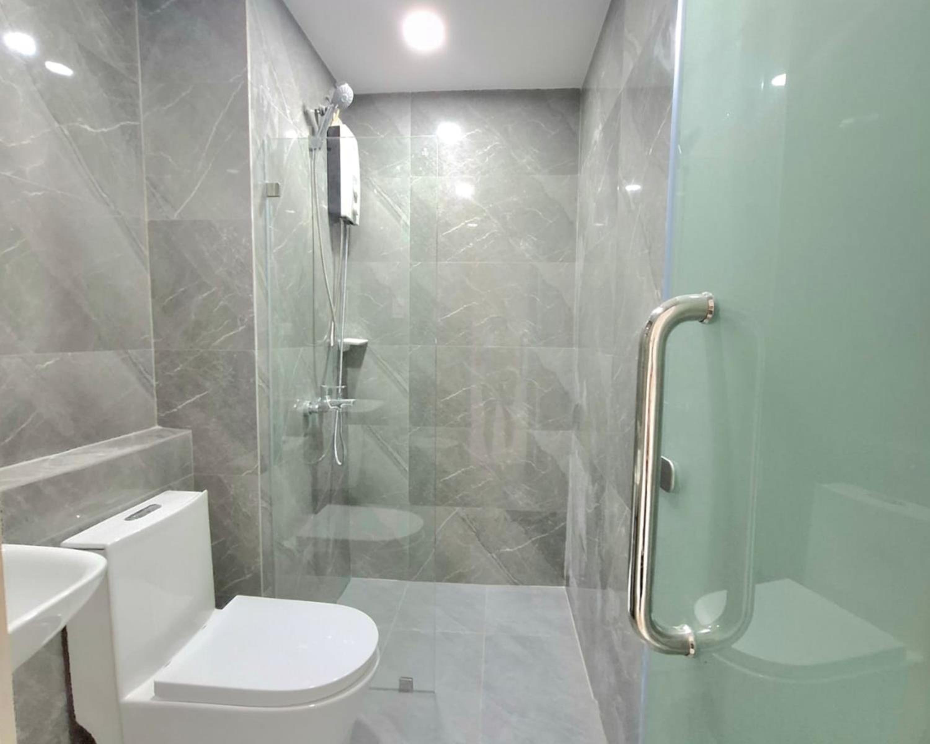STAYLUXIA BOUTIQUE HOTEL MANILABAYVIEW - 1-5 BR Luxury and Superior Condos with, Balcony, Pool, Netflix & Gym- Housekeeping Available -