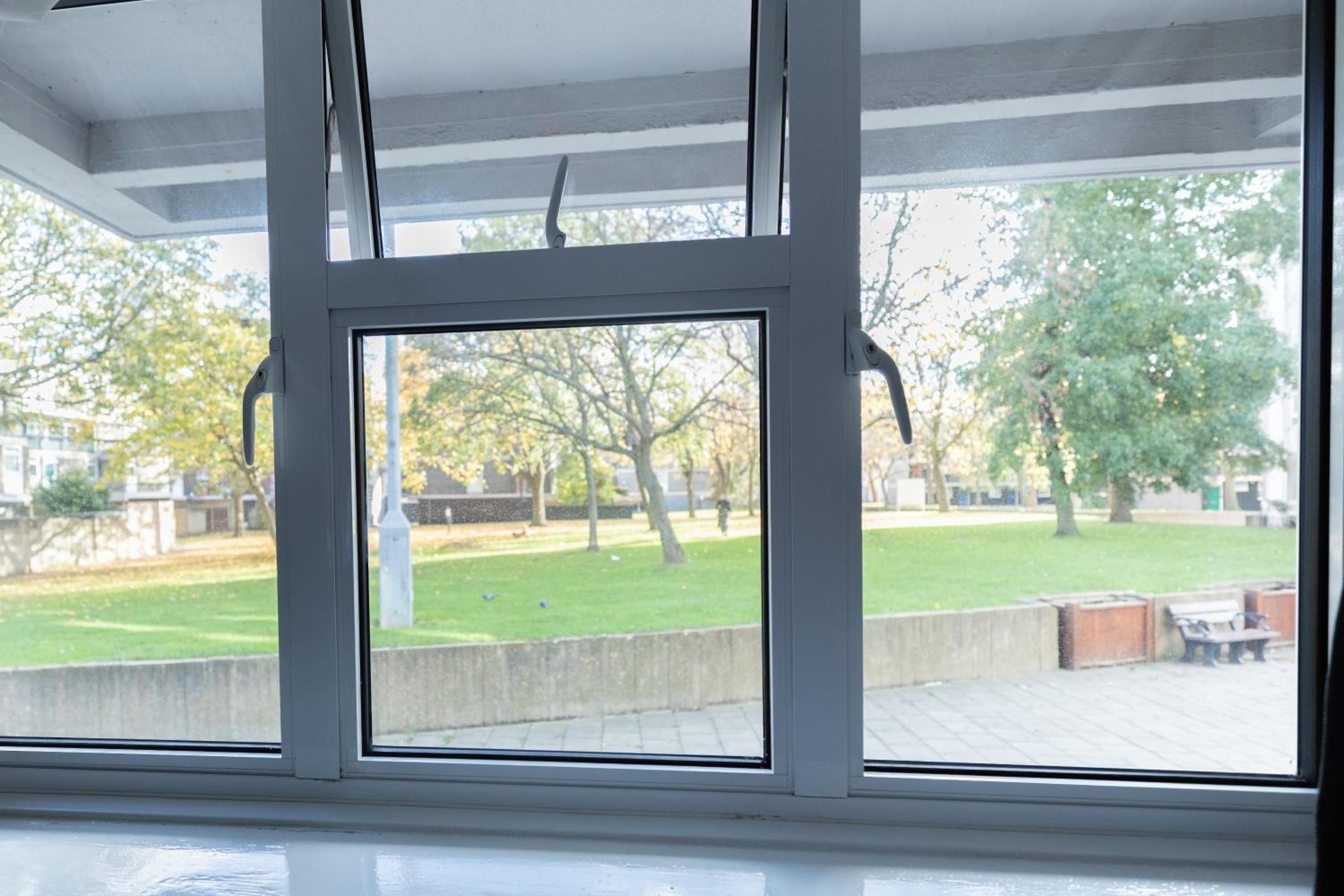Bright & Modern Apartment, Central Location, Free Parking & Fast Wi Fi