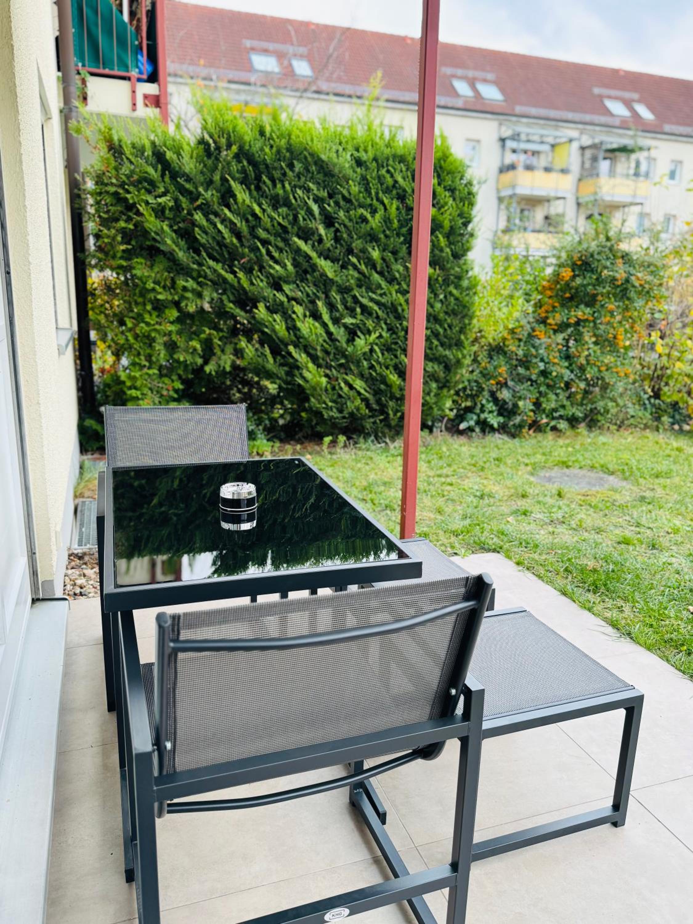Modernes 2-Zi Apartment mit Terrasse und Garten
