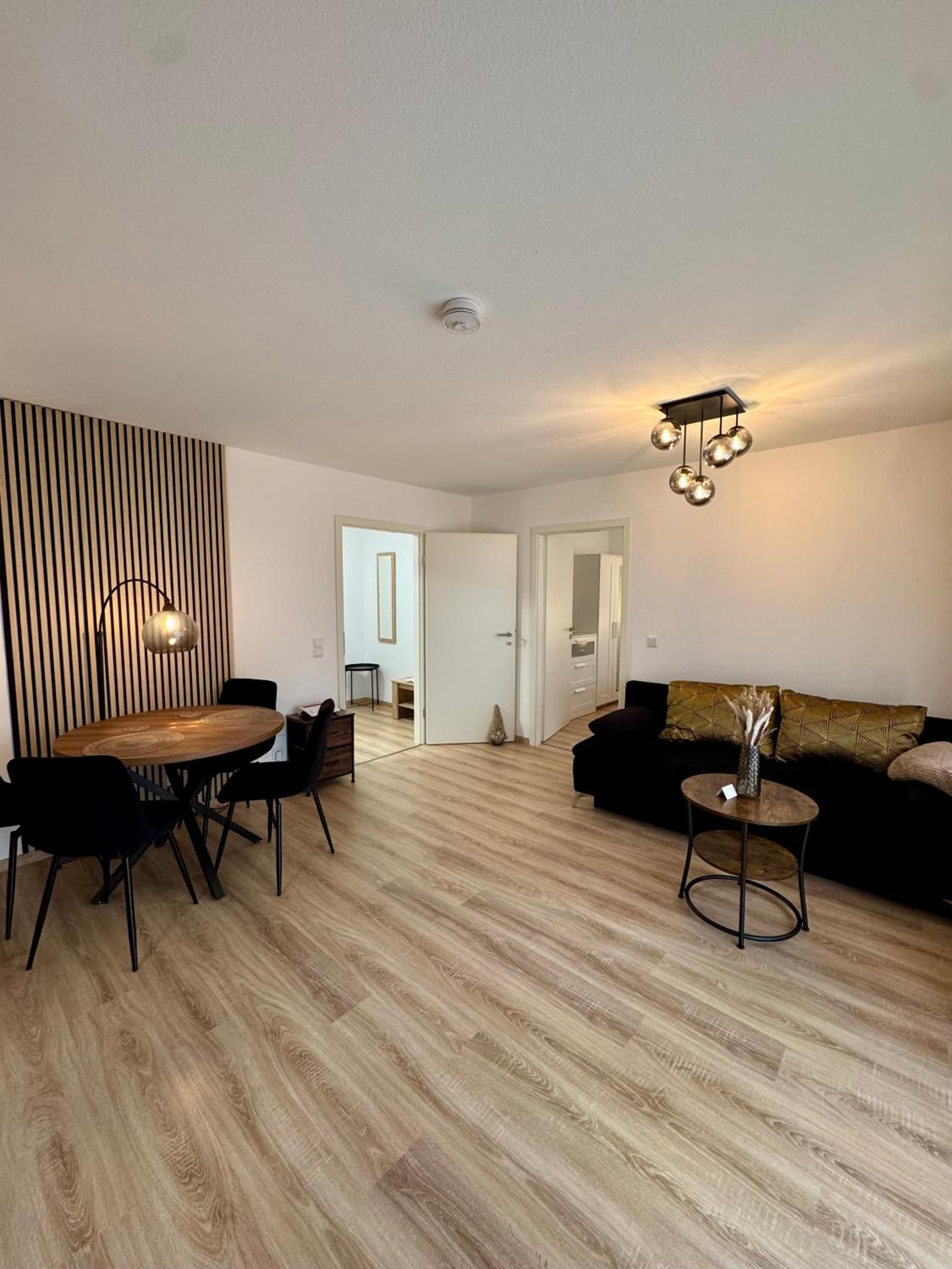 Modernes 2-Zi Apartment mit Terrasse und Garten