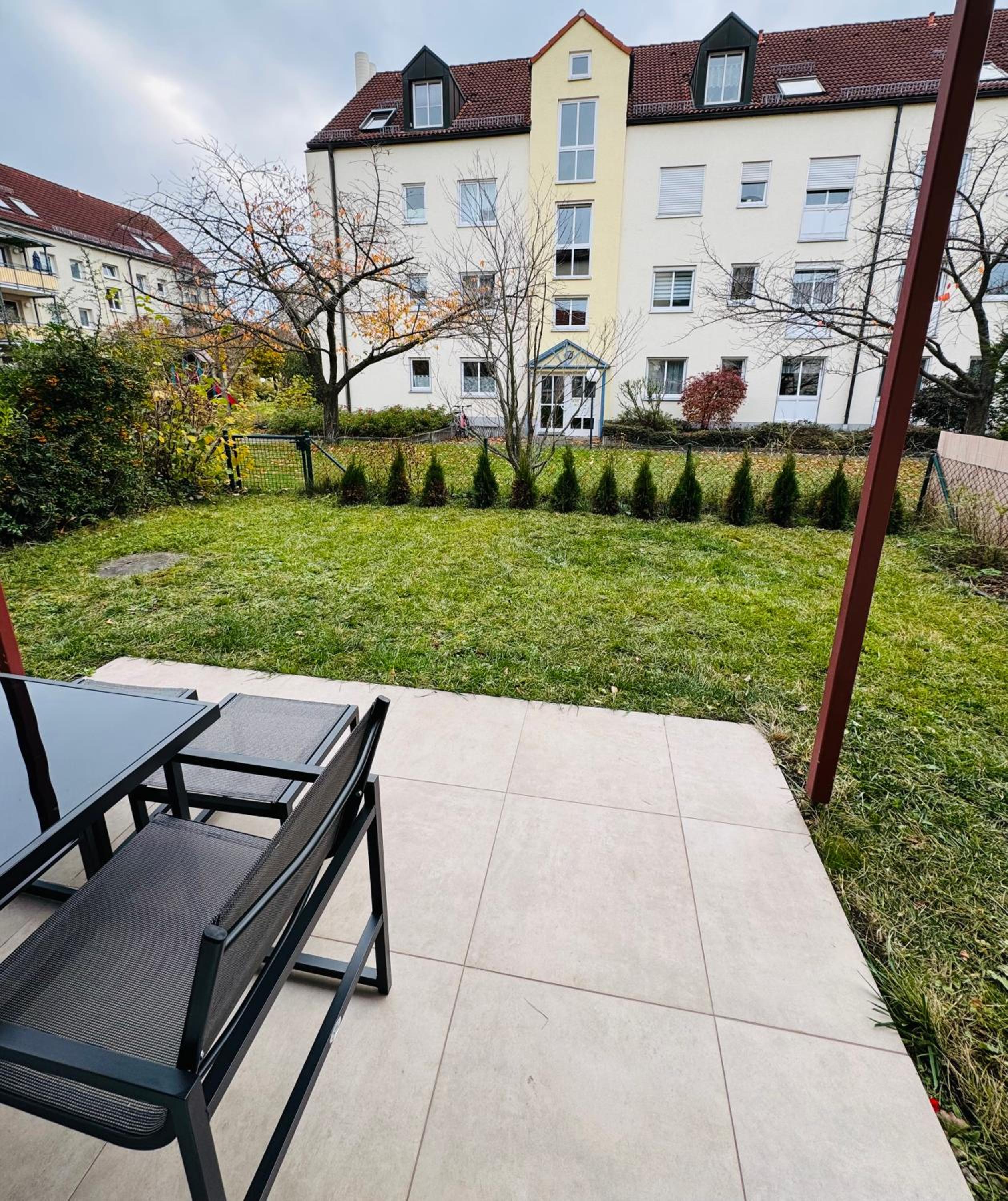 Modernes 2-Zi Apartment mit Terrasse und Garten