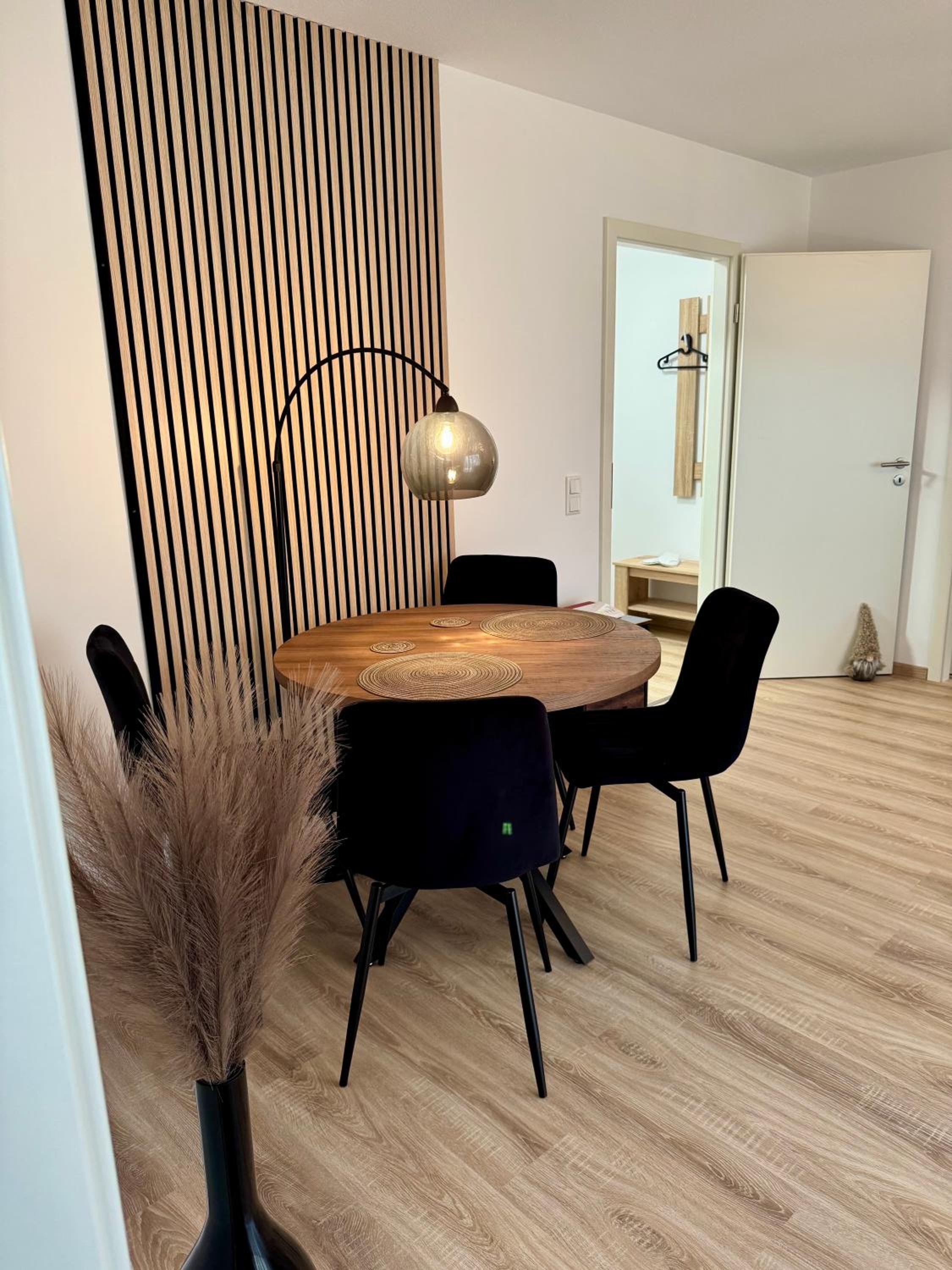 Modernes 2-Zi Apartment mit Terrasse und Garten