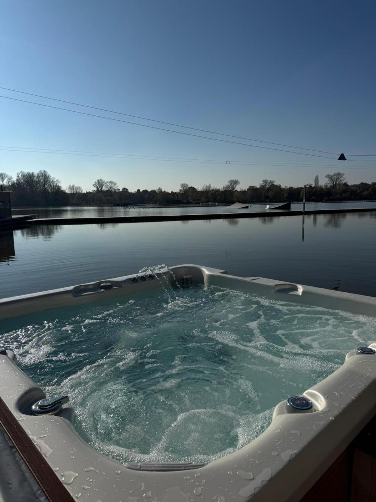 House Boat s výhledem na Wake Port