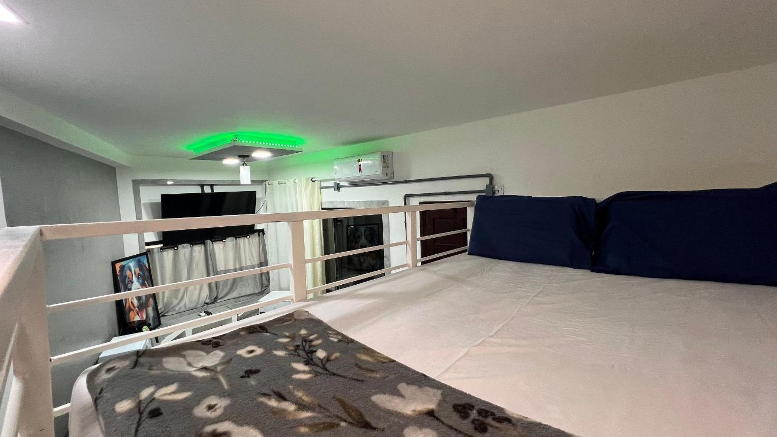 Luxuoso e moderno, Em frente ao metro e 3km das Praias