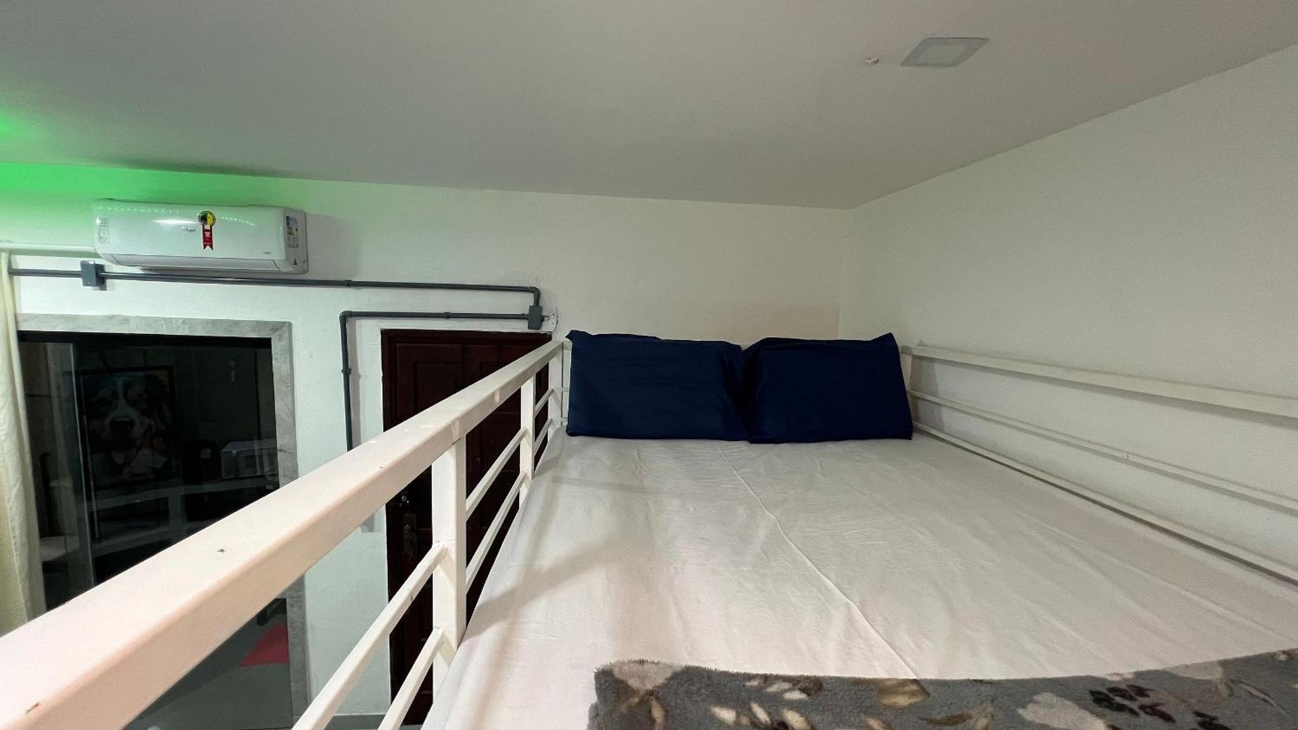 Luxuoso e moderno, Em frente ao metro e 3km das Praias