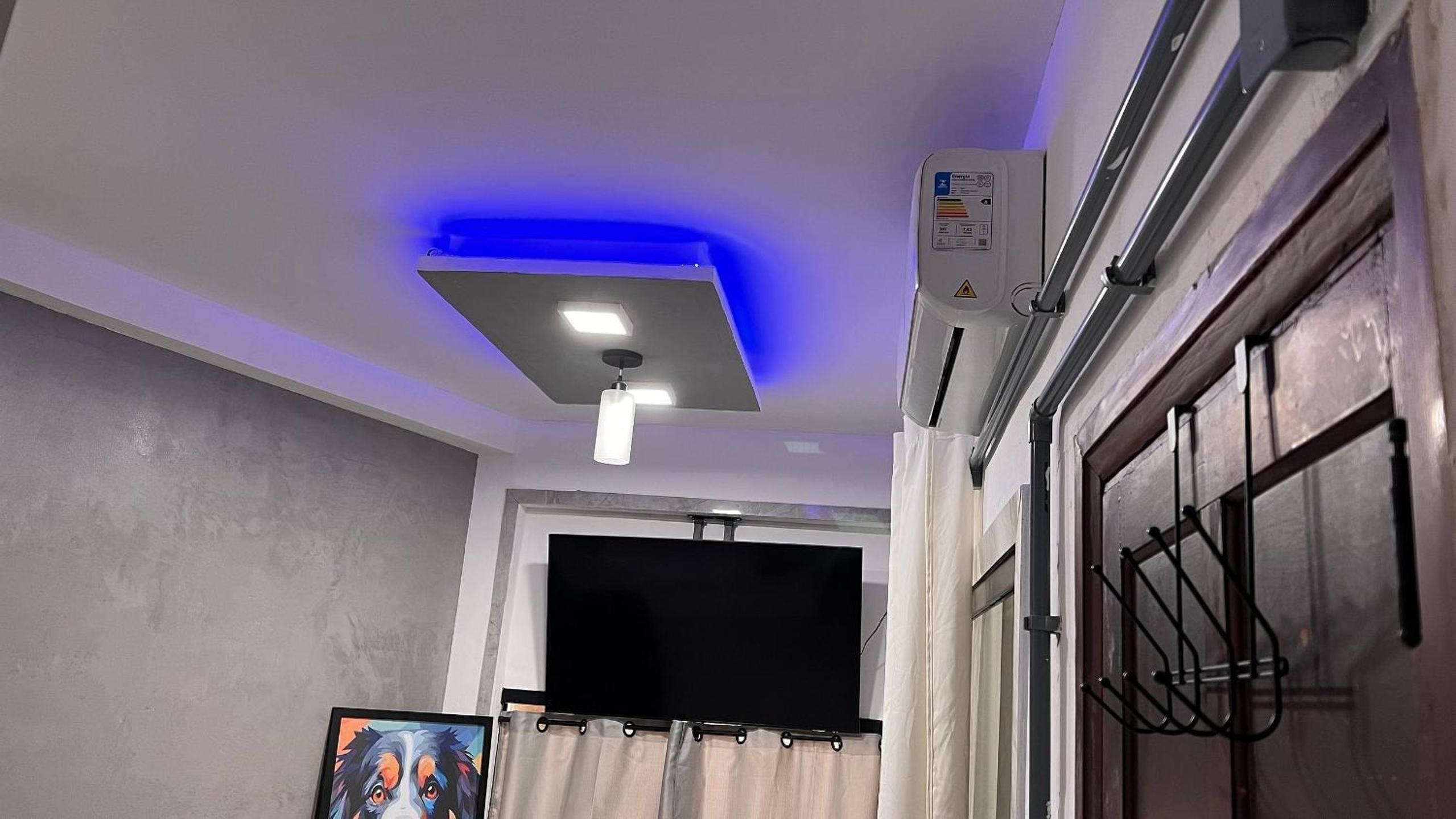 Luxuoso e moderno, Em frente ao metro e 3km das Praias