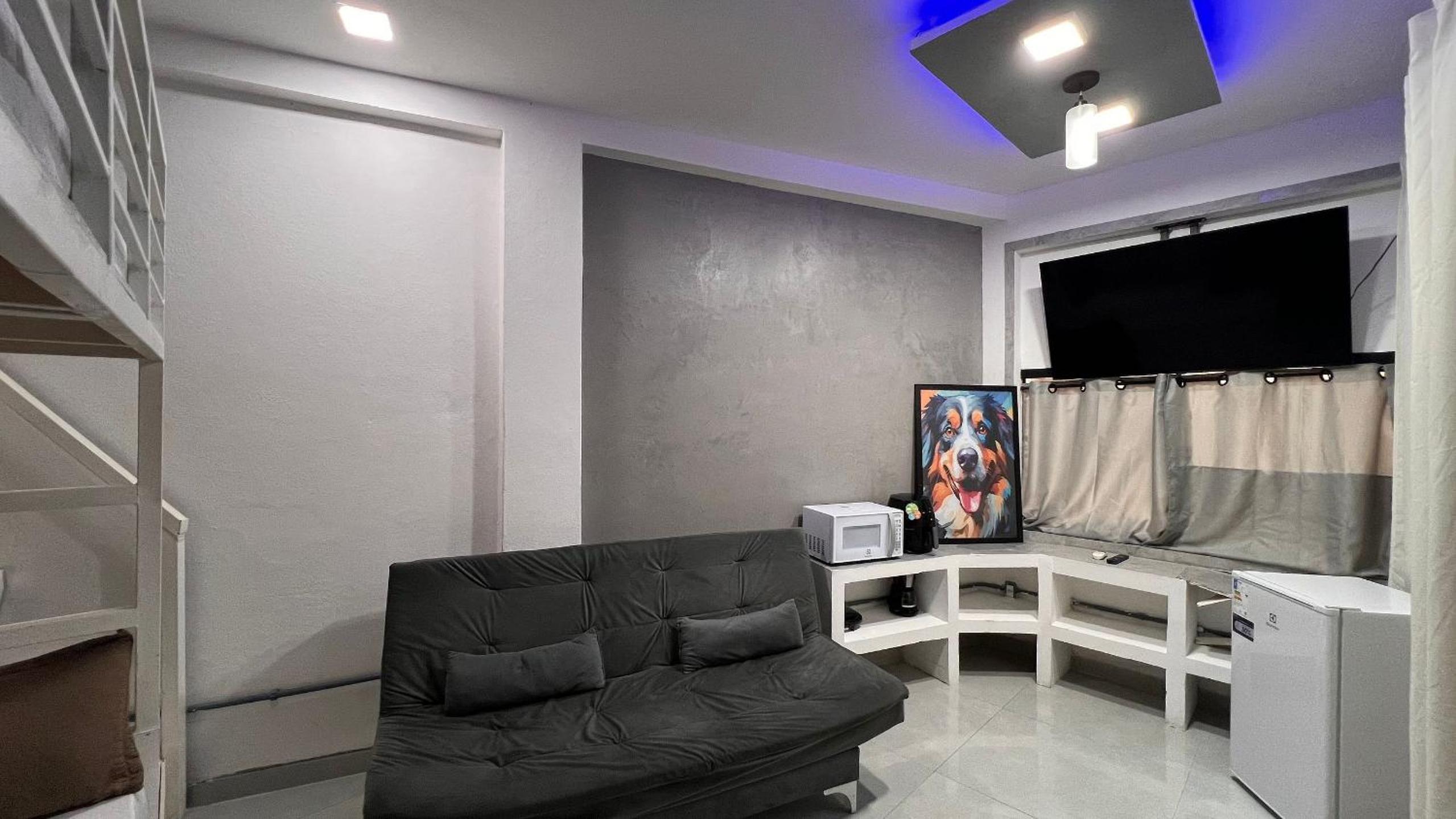 Luxuoso e moderno, Em frente ao metro e 3km das Praias