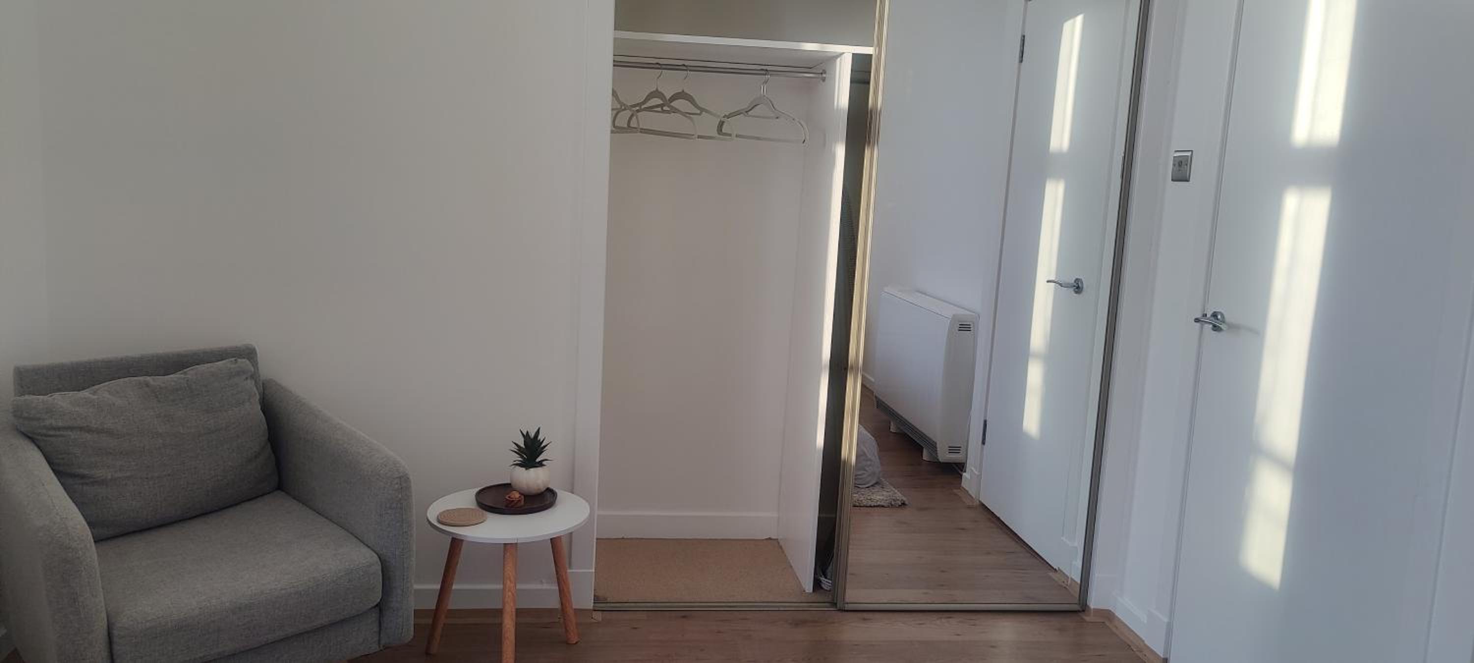 Central 1-bed flat - Walk to shops, pubs and station