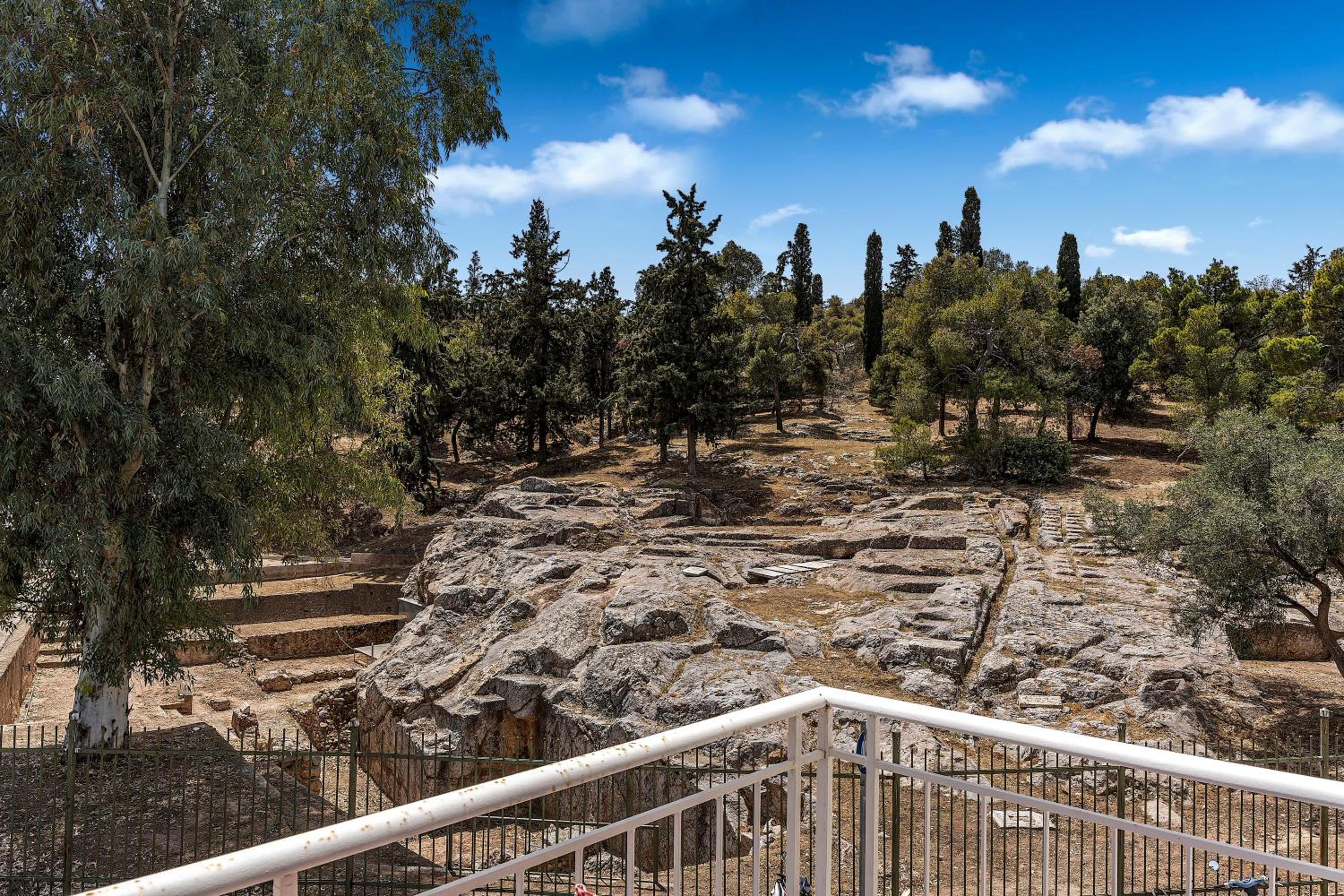 Thissio Acropolis Historic Flat 2