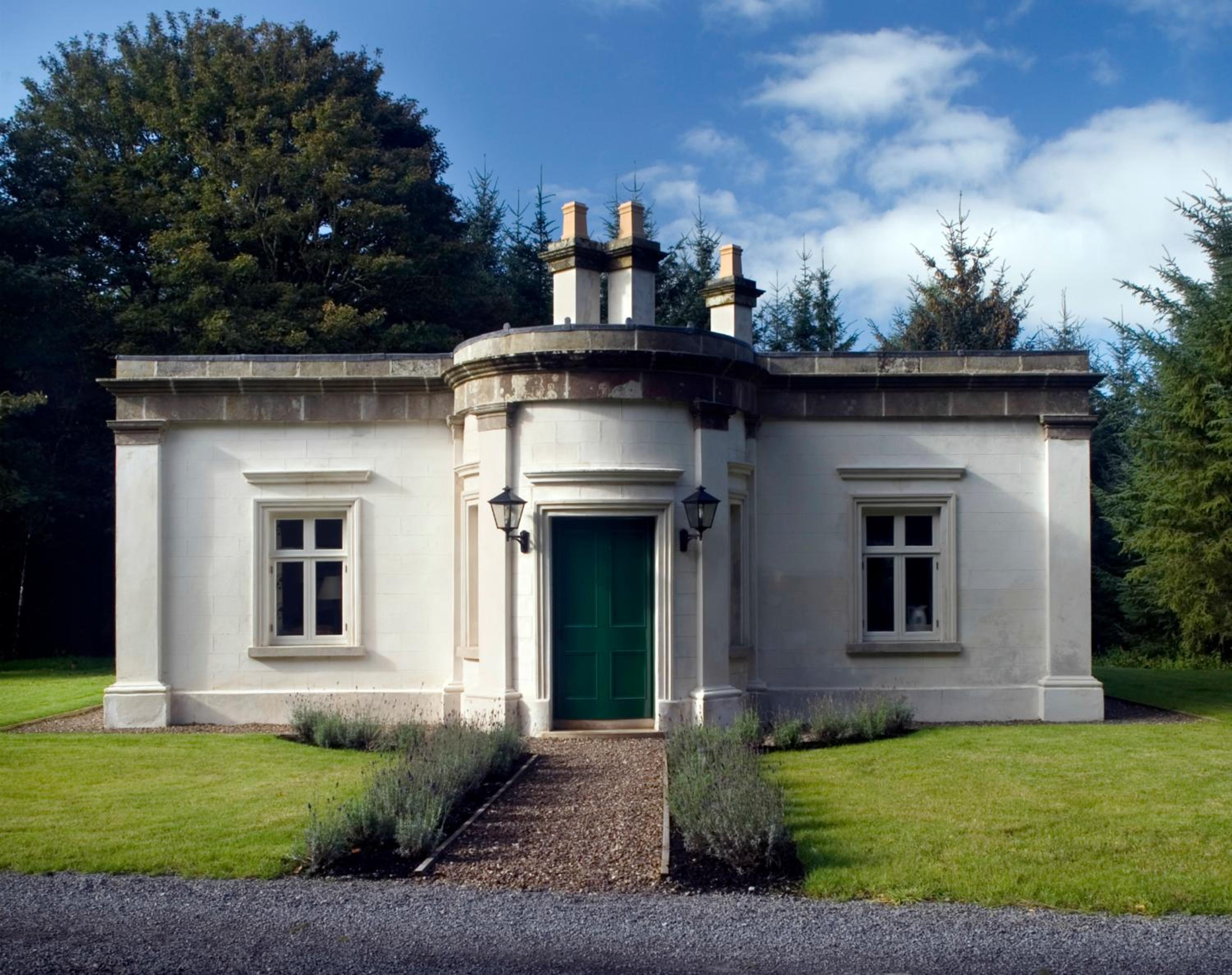 Triumphal Arch Lodge view 2
