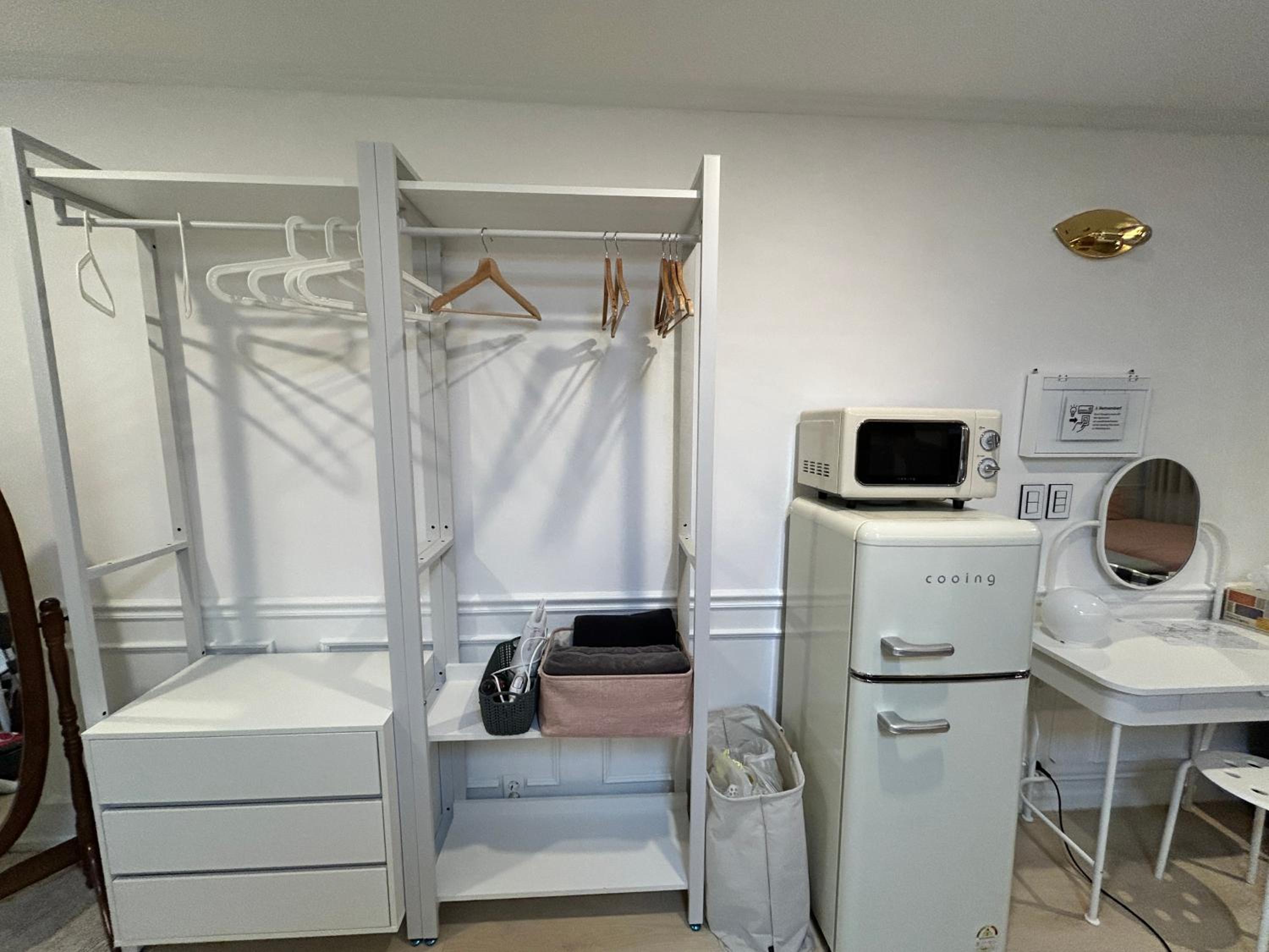 Direct Elevator to Hongik Univ Station, NEW by 13yr Superhost, Professionally Maintained