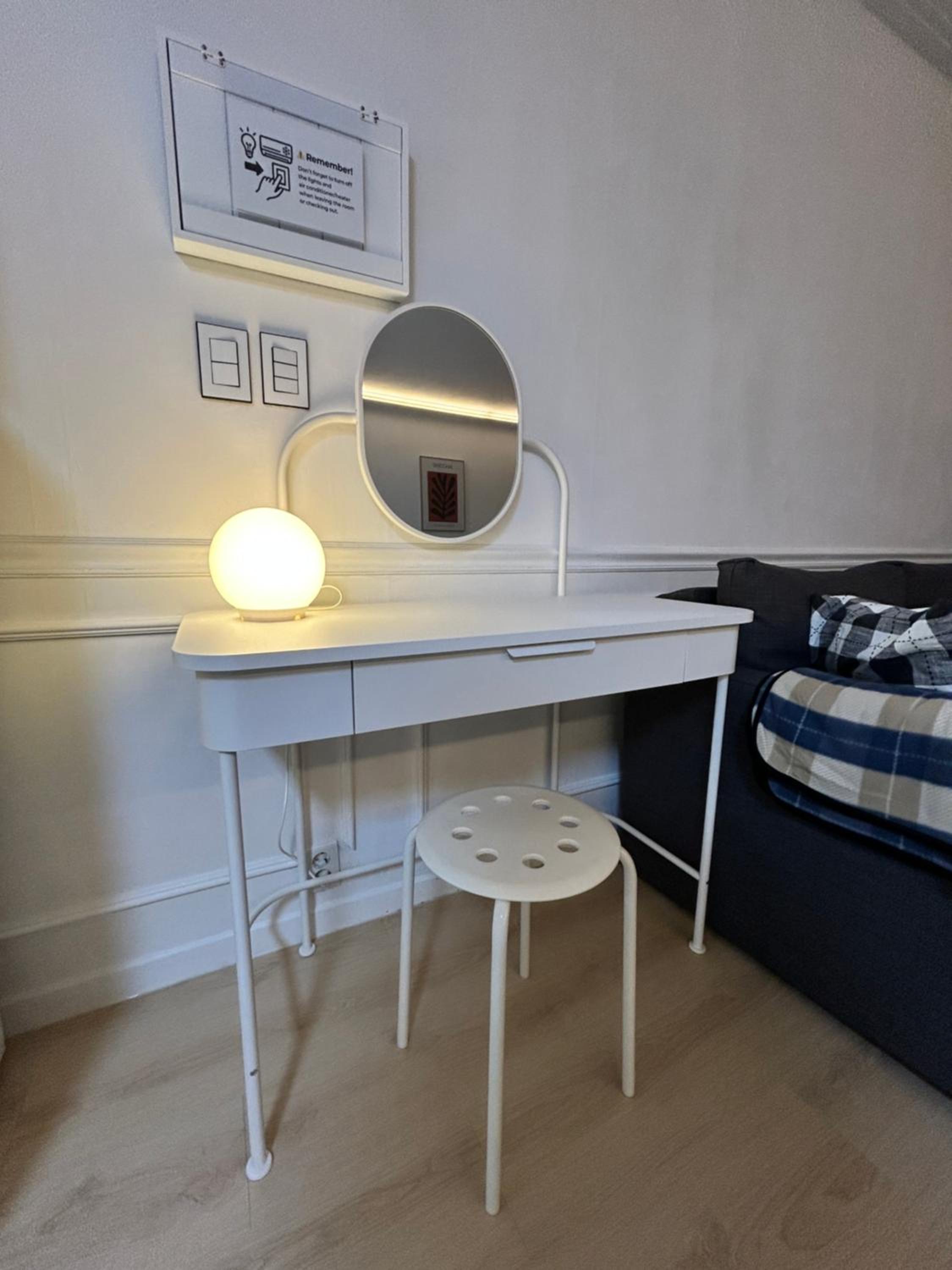 Direct Elevator to Hongik Univ Station, NEW by 13yr Superhost, Professionally Maintained