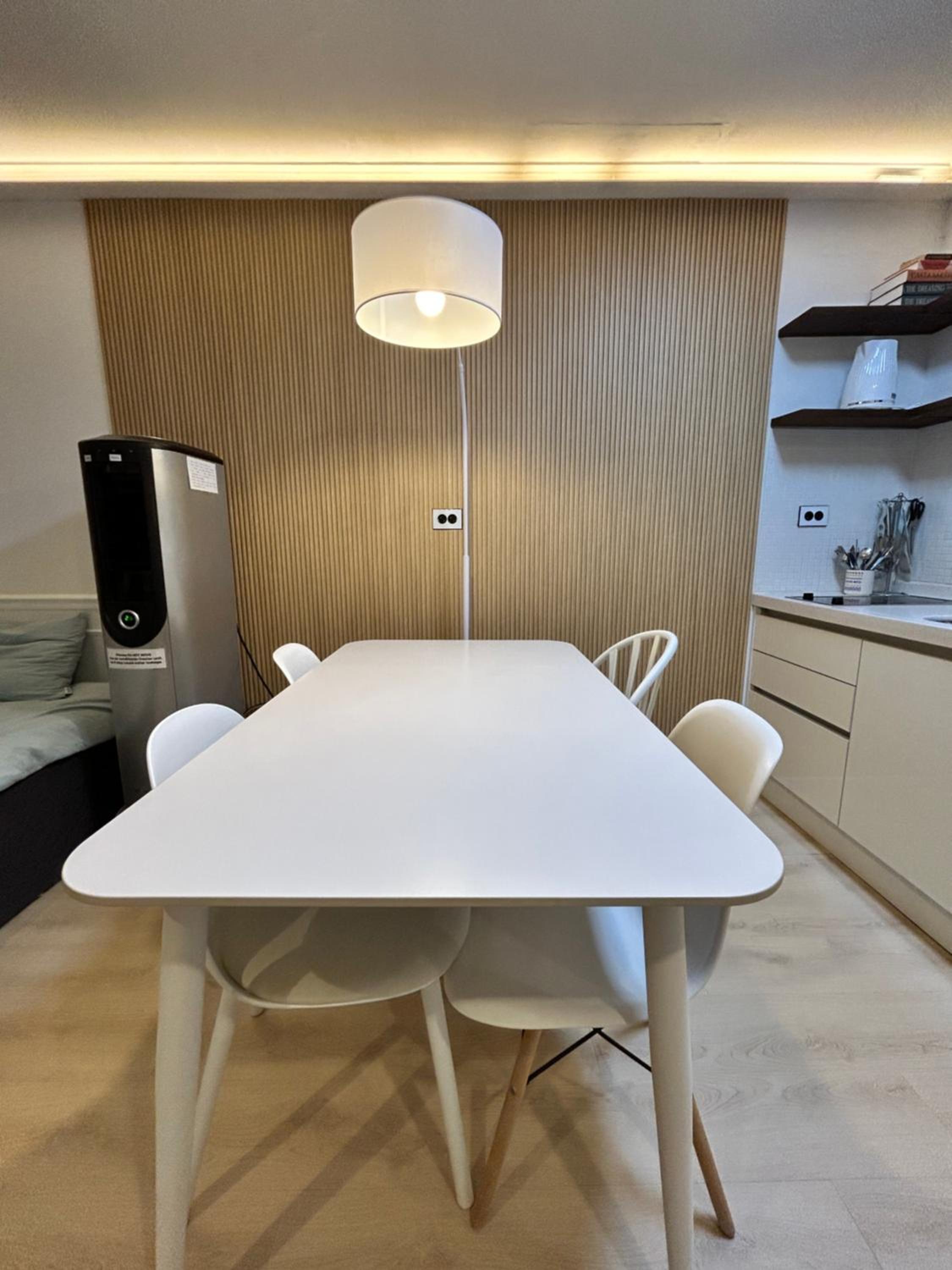 Direct Elevator to Hongik Univ Station, NEW by 13yr Superhost, Professionally Maintained