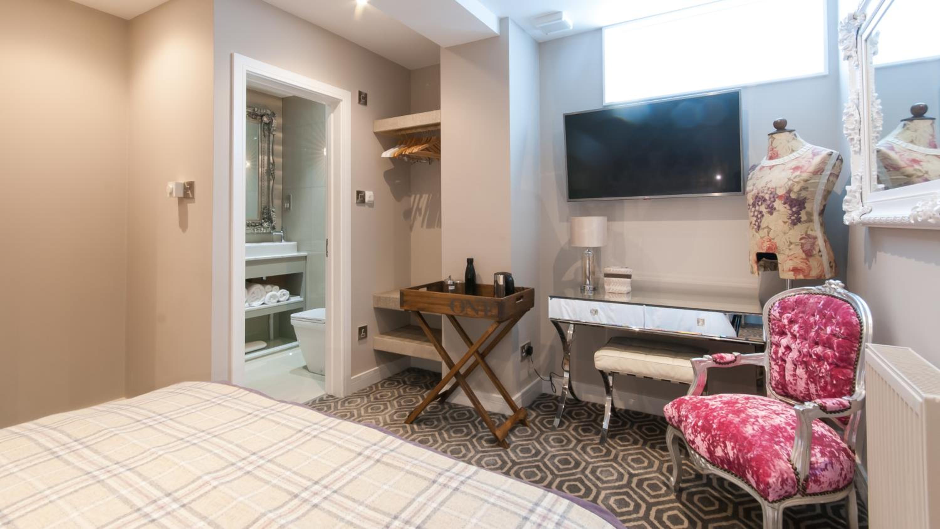 Rooms at number one