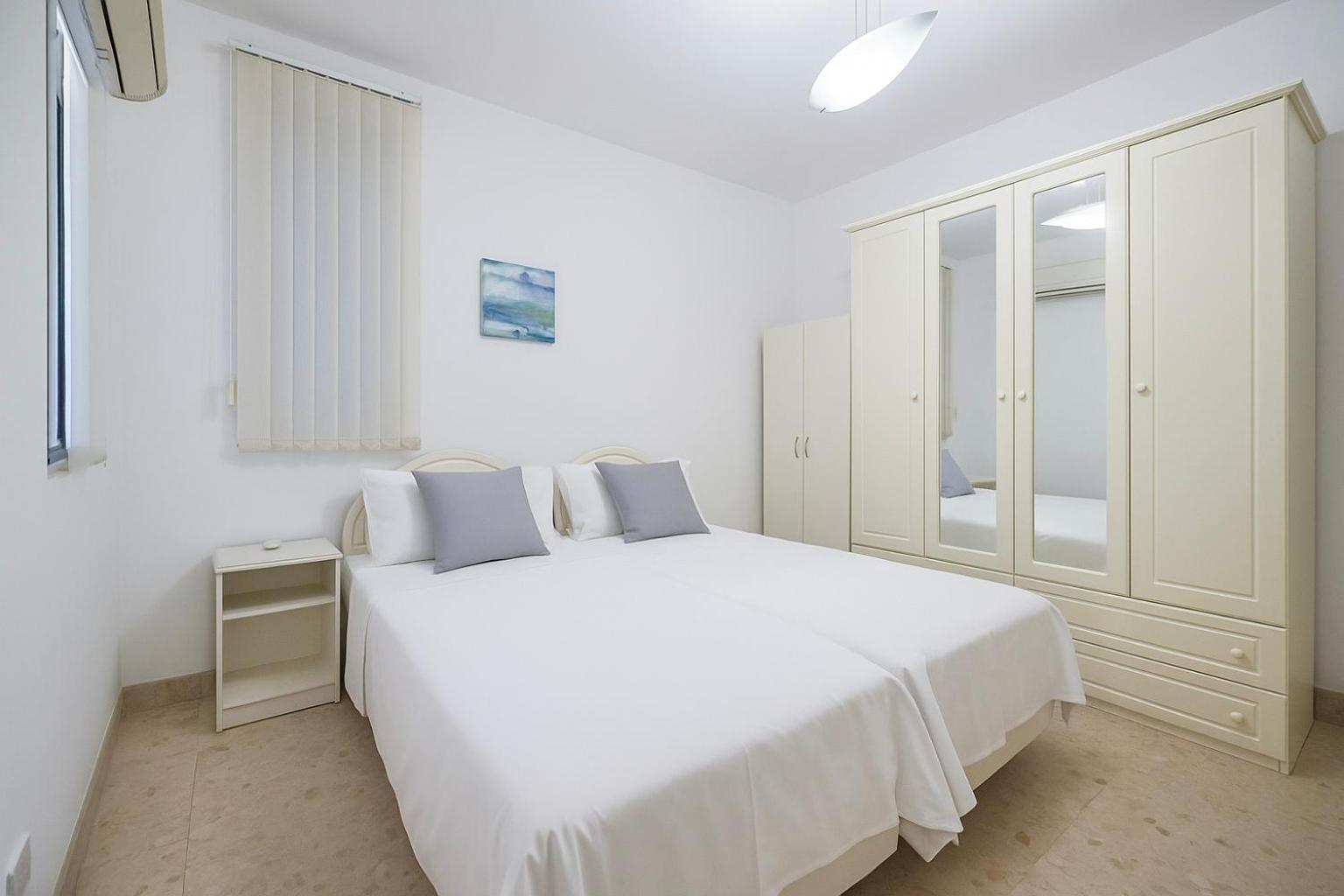 Waterfront Panorama Massive Three Bedrooms Flat 8S
