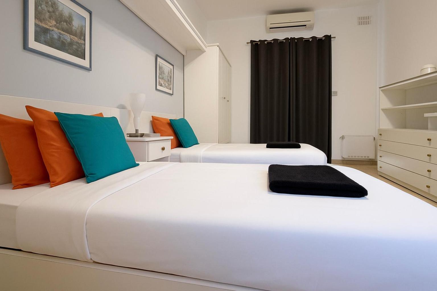 Waterfront Panorama Massive Three Bedrooms Flat 8S