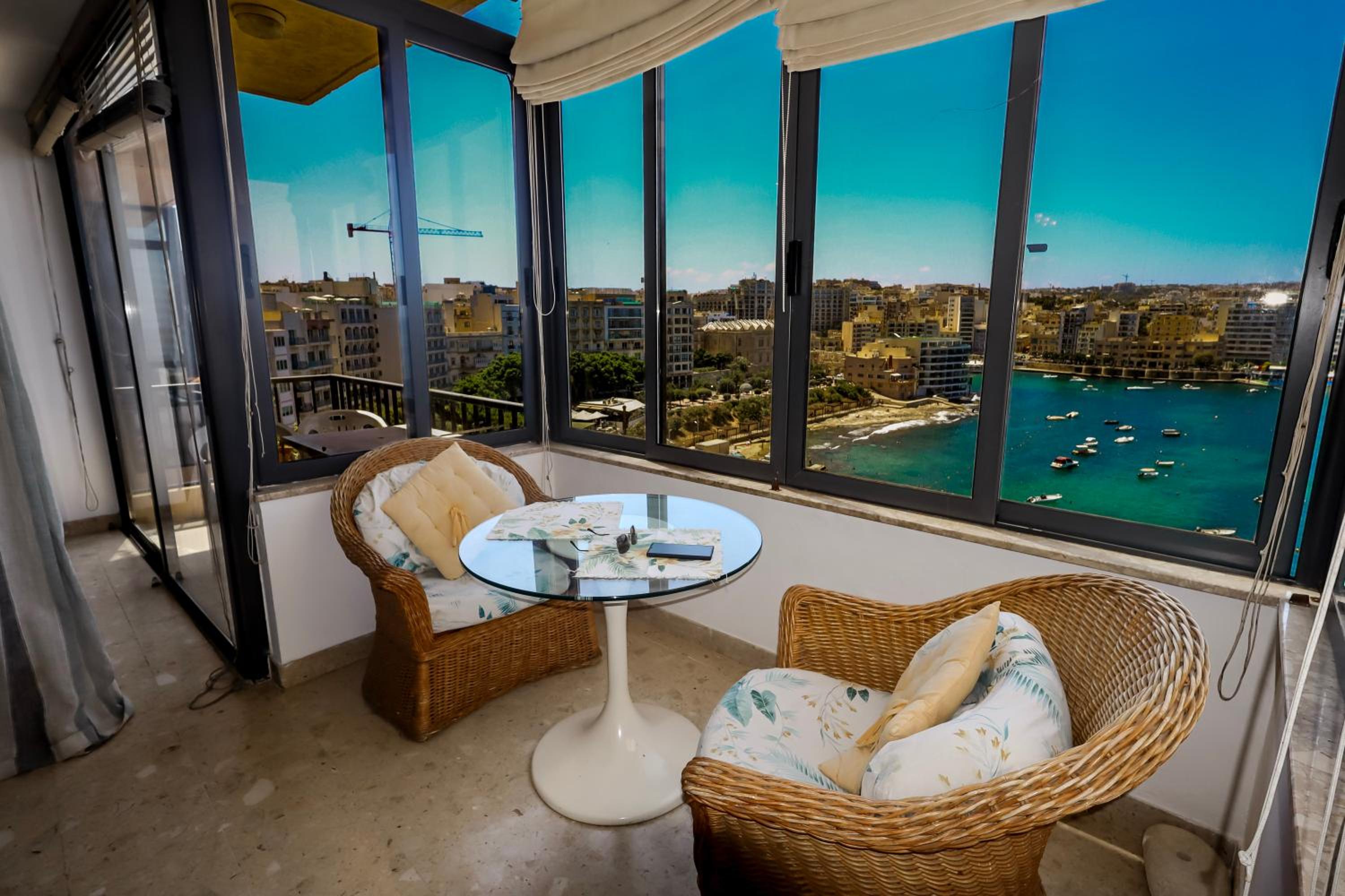 Waterfront Panorama Massive Three Bedrooms Flat 8S