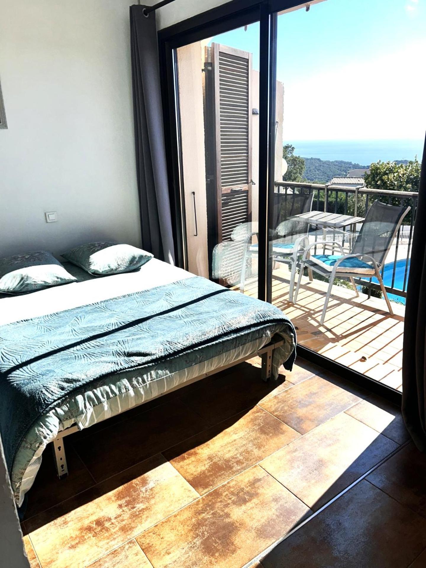 STUDIO POOL HOUSE 2 ETOILES VUE MER PANORAMIQUE AMAZING SEA VIEW WIFI LINGE LINEN INCLUS AIRCONDITIOn