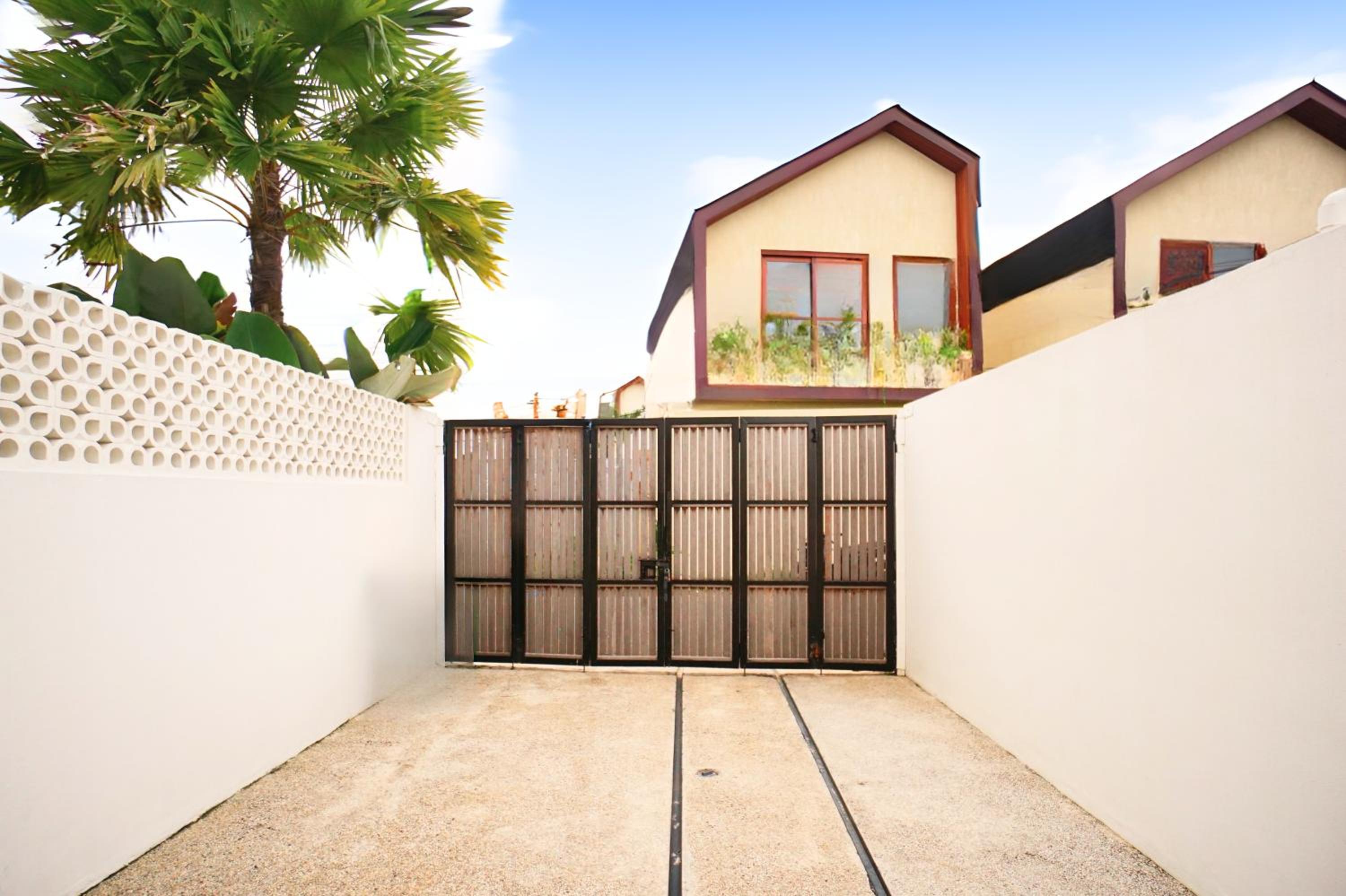 Neuf Villa 3BR Private Pool Near Melasti Beach