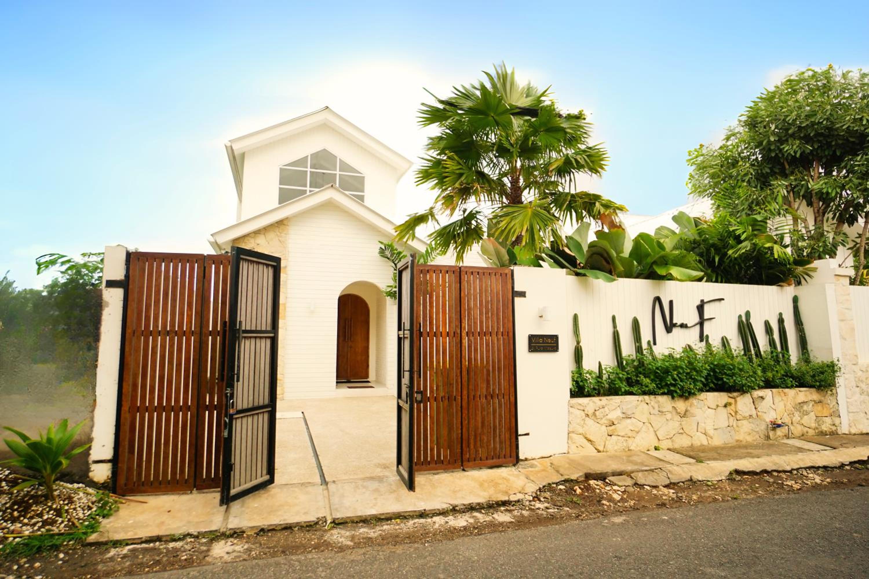 Neuf Villa 3BR Private Pool Near Melasti Beach