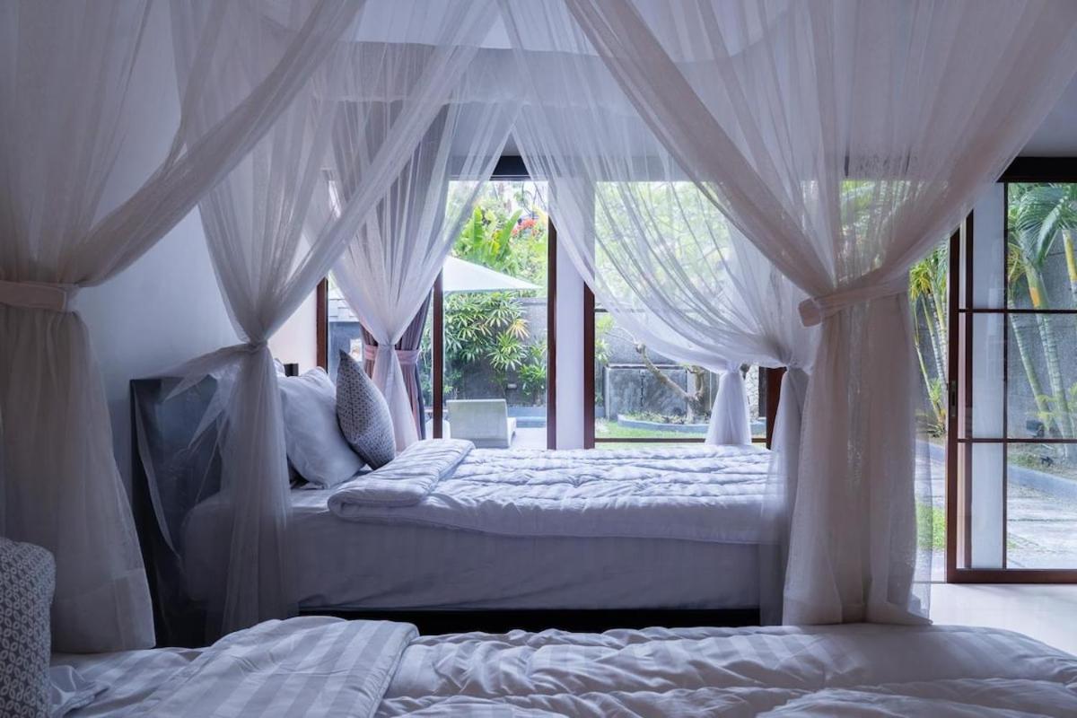 Karen's Tropical Villa