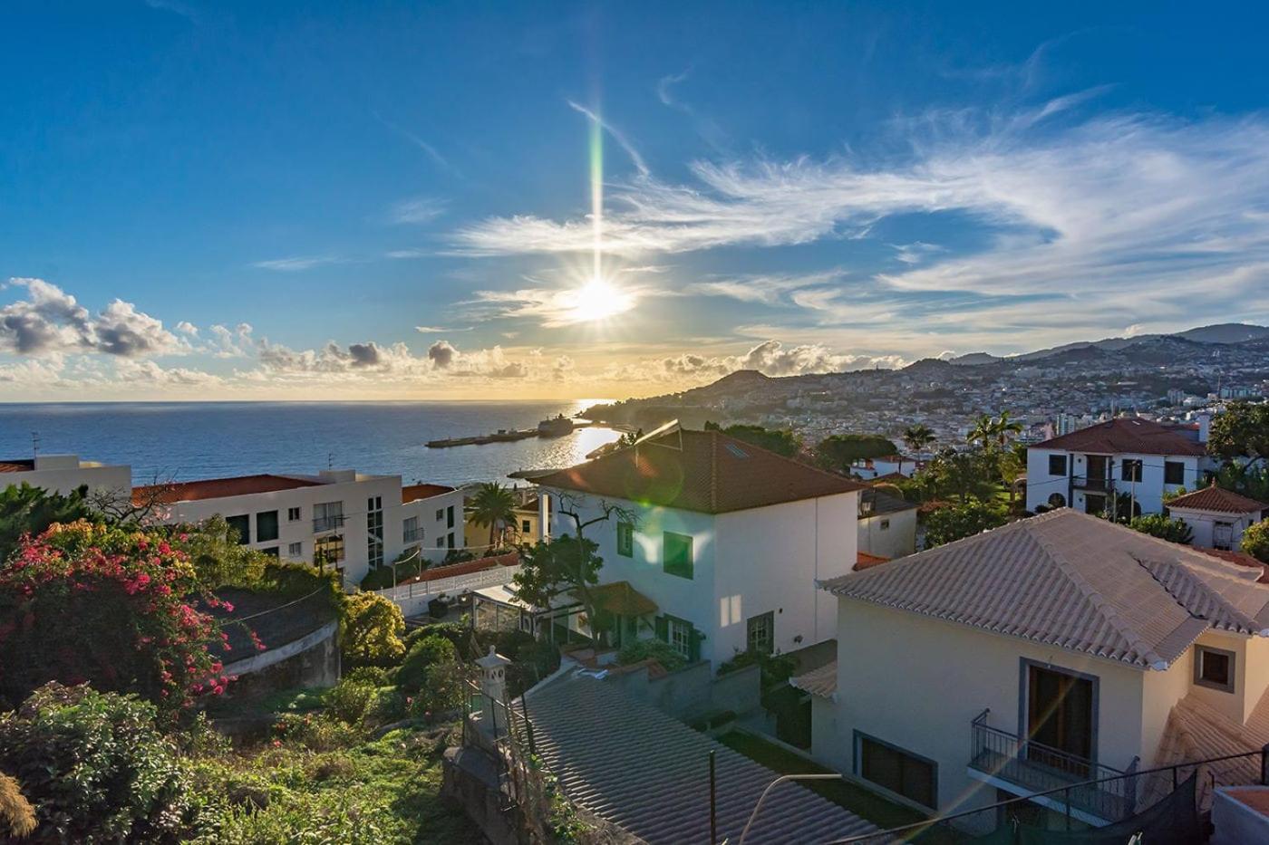 Terrace Villa with Sea View