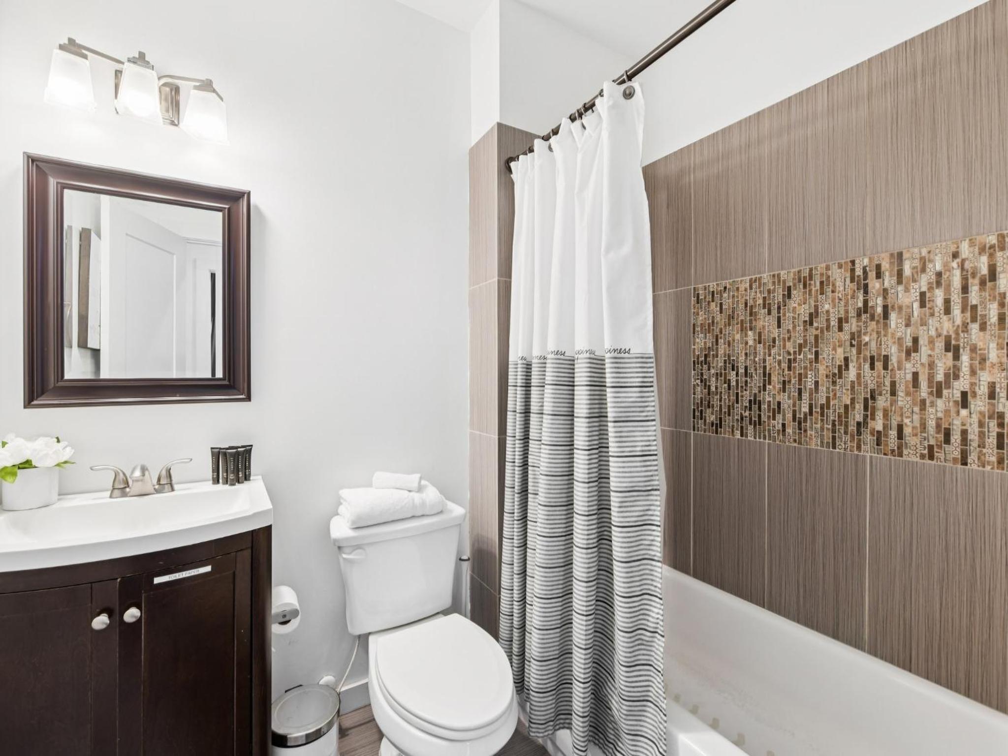 Luxurious Home with Inlaw suite in N Buckhead Brookhaven close to Downtown Atlanta
