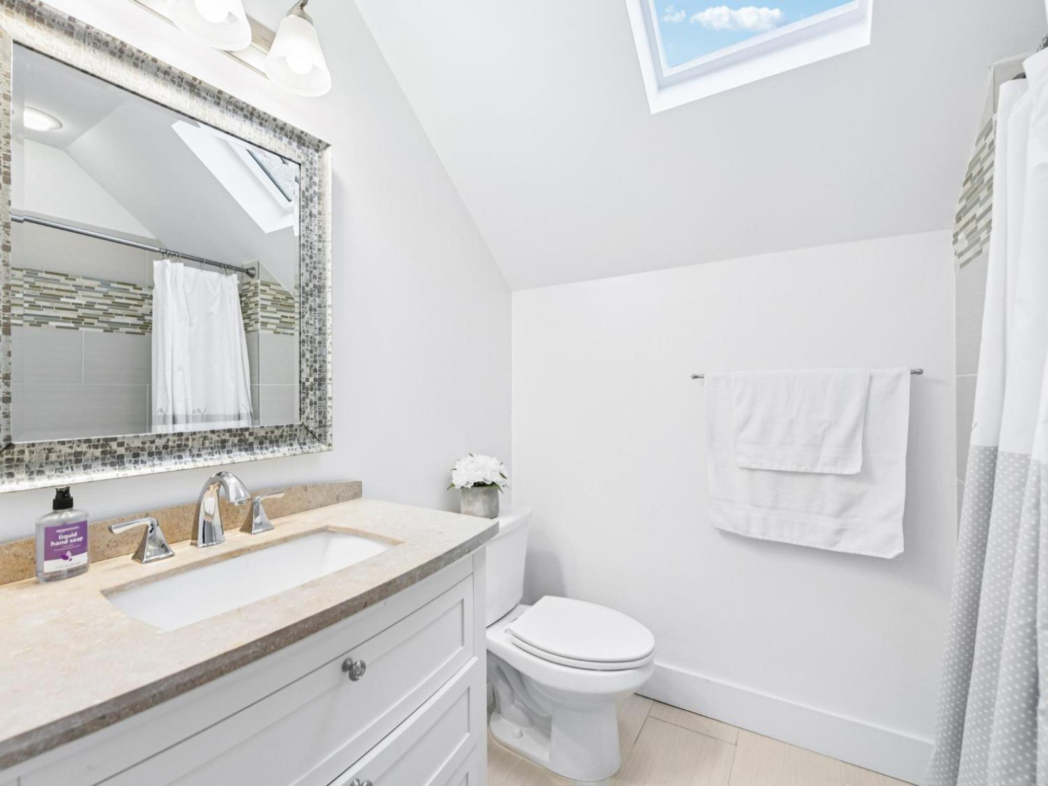 Luxurious Home with Inlaw suite in N Buckhead Brookhaven close to Downtown Atlanta