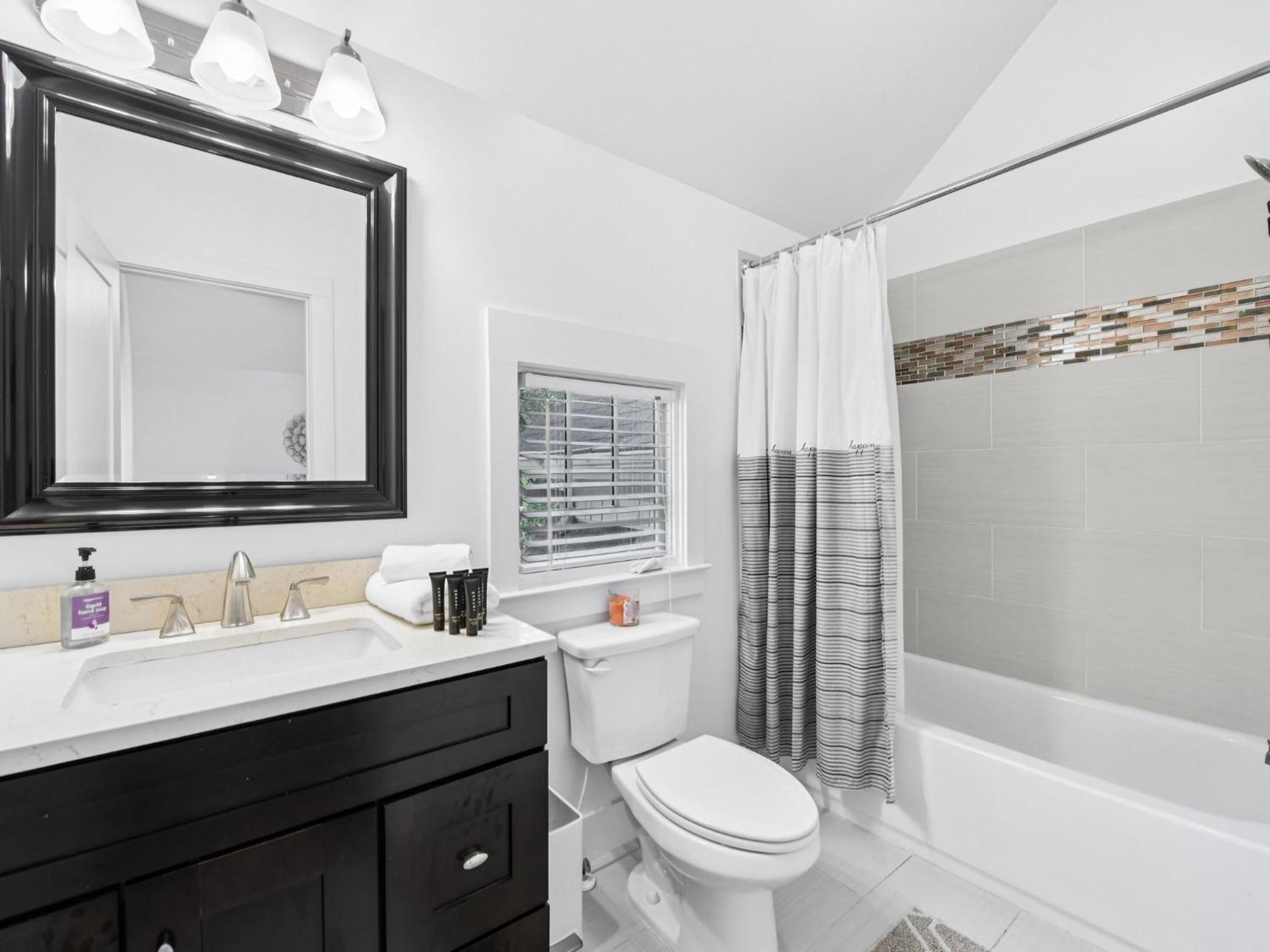 Luxurious Home with Inlaw suite in N Buckhead Brookhaven close to Downtown Atlanta