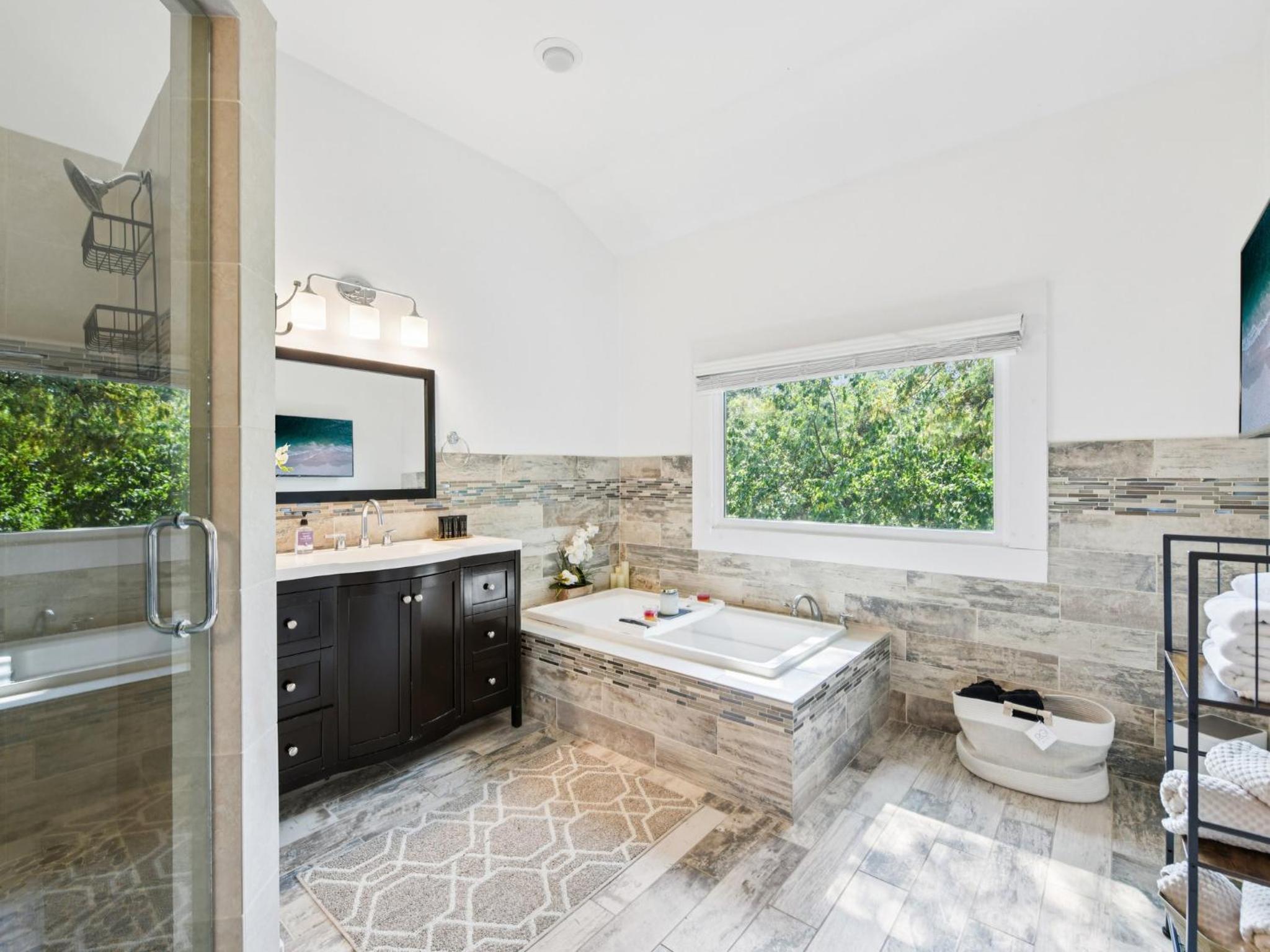 Luxurious Home with Inlaw suite in N Buckhead Brookhaven close to Downtown Atlanta