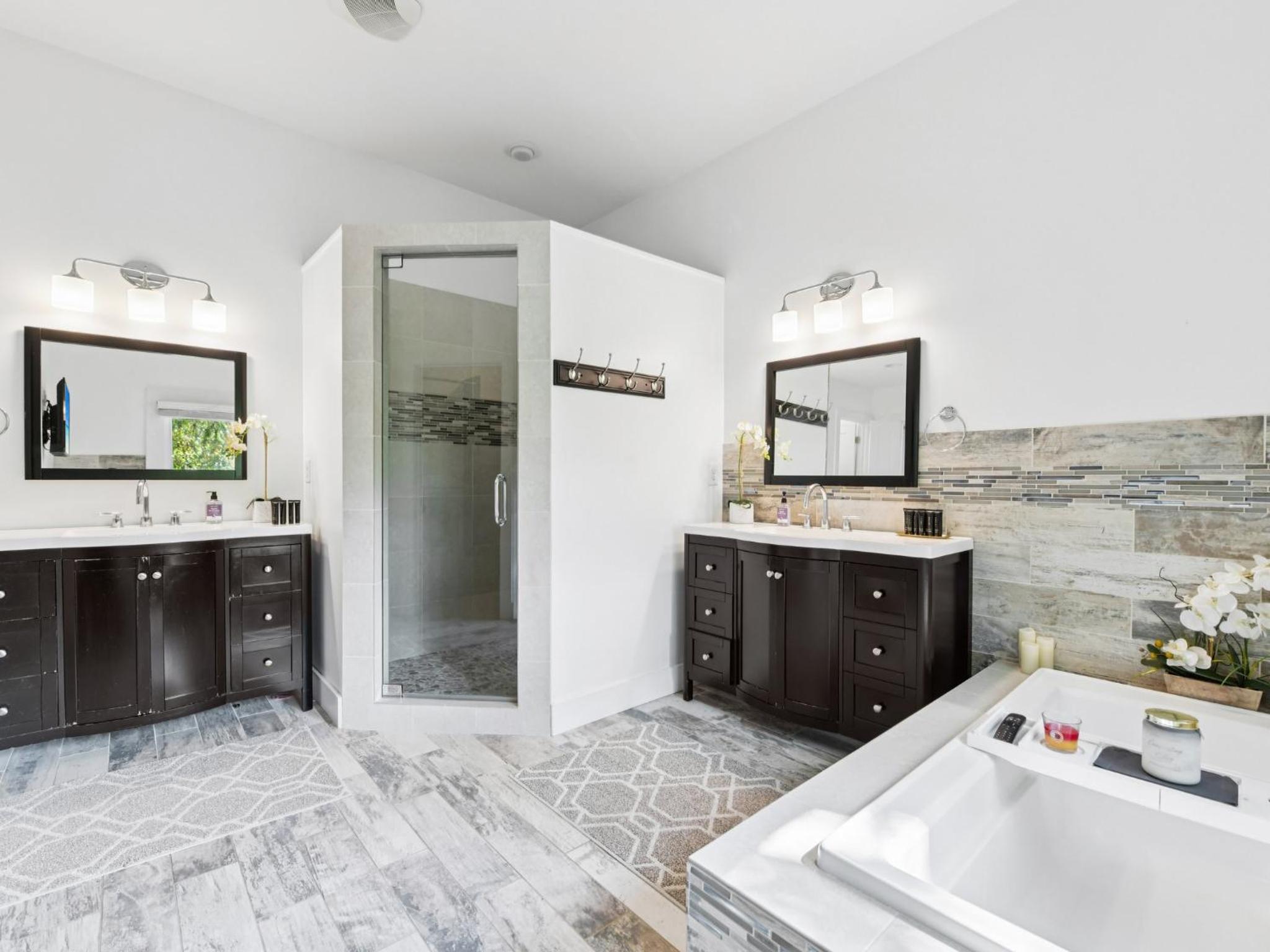 Luxurious Home with Inlaw suite in N Buckhead Brookhaven close to Downtown Atlanta