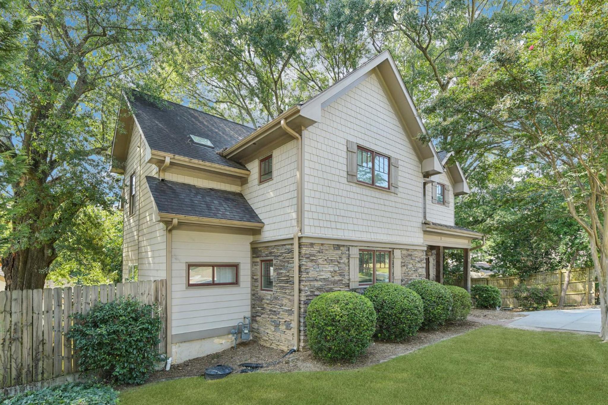 Luxurious Home with Inlaw suite in N Buckhead Brookhaven close to Downtown Atlanta