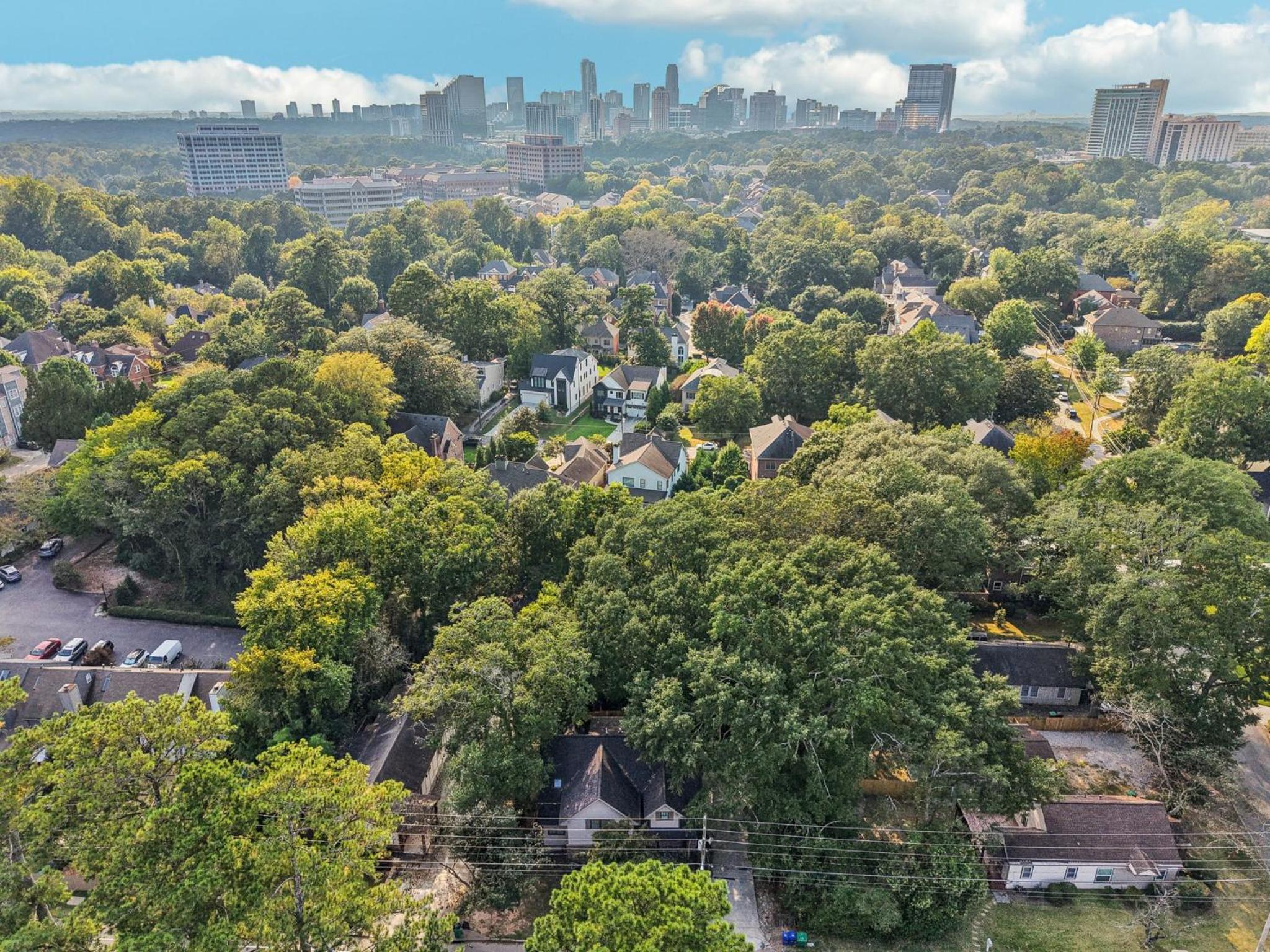 Luxurious Home with Inlaw suite in N Buckhead Brookhaven close to Downtown Atlanta