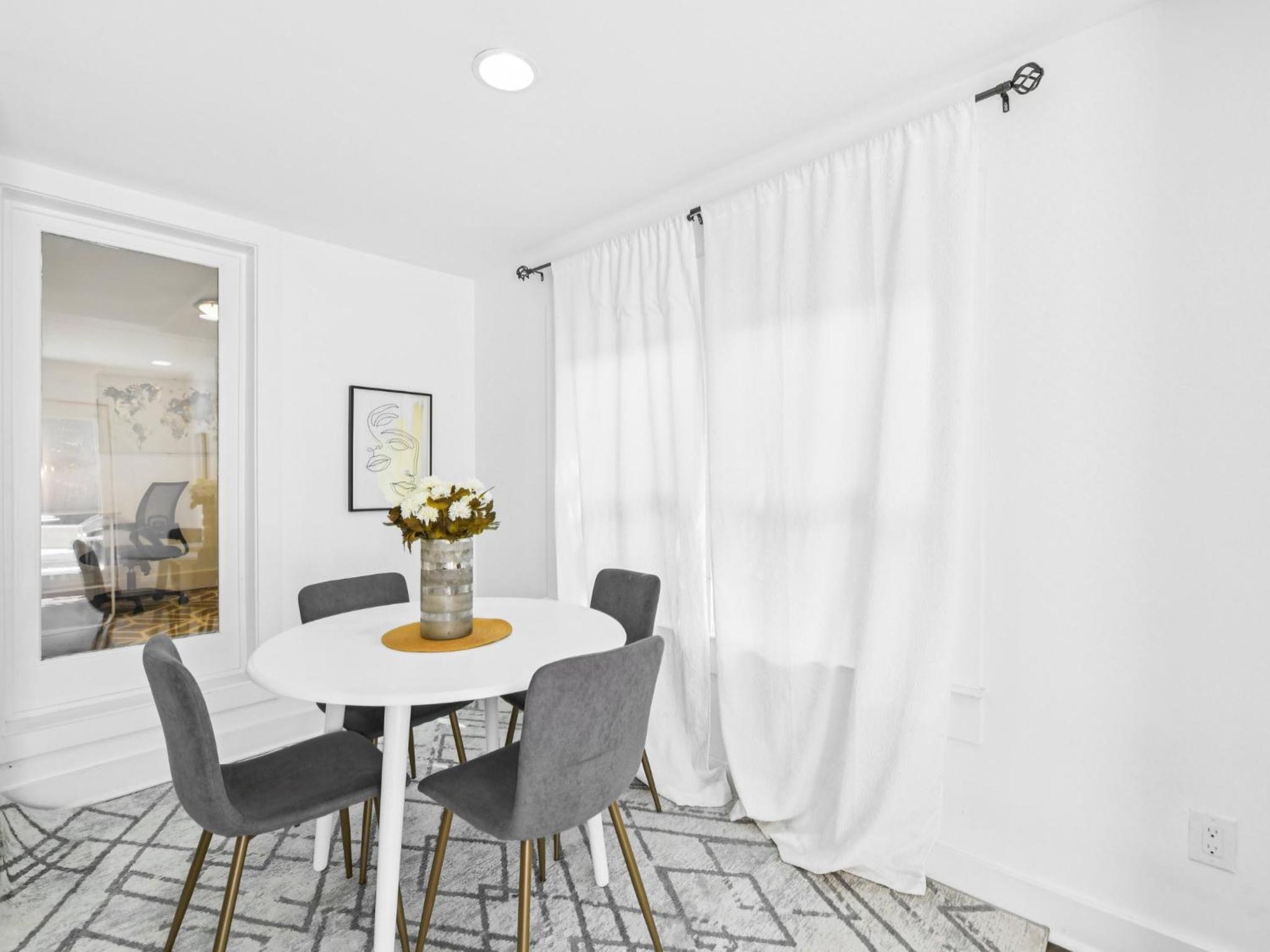 Luxurious Home with Inlaw suite in N Buckhead Brookhaven close to Downtown Atlanta