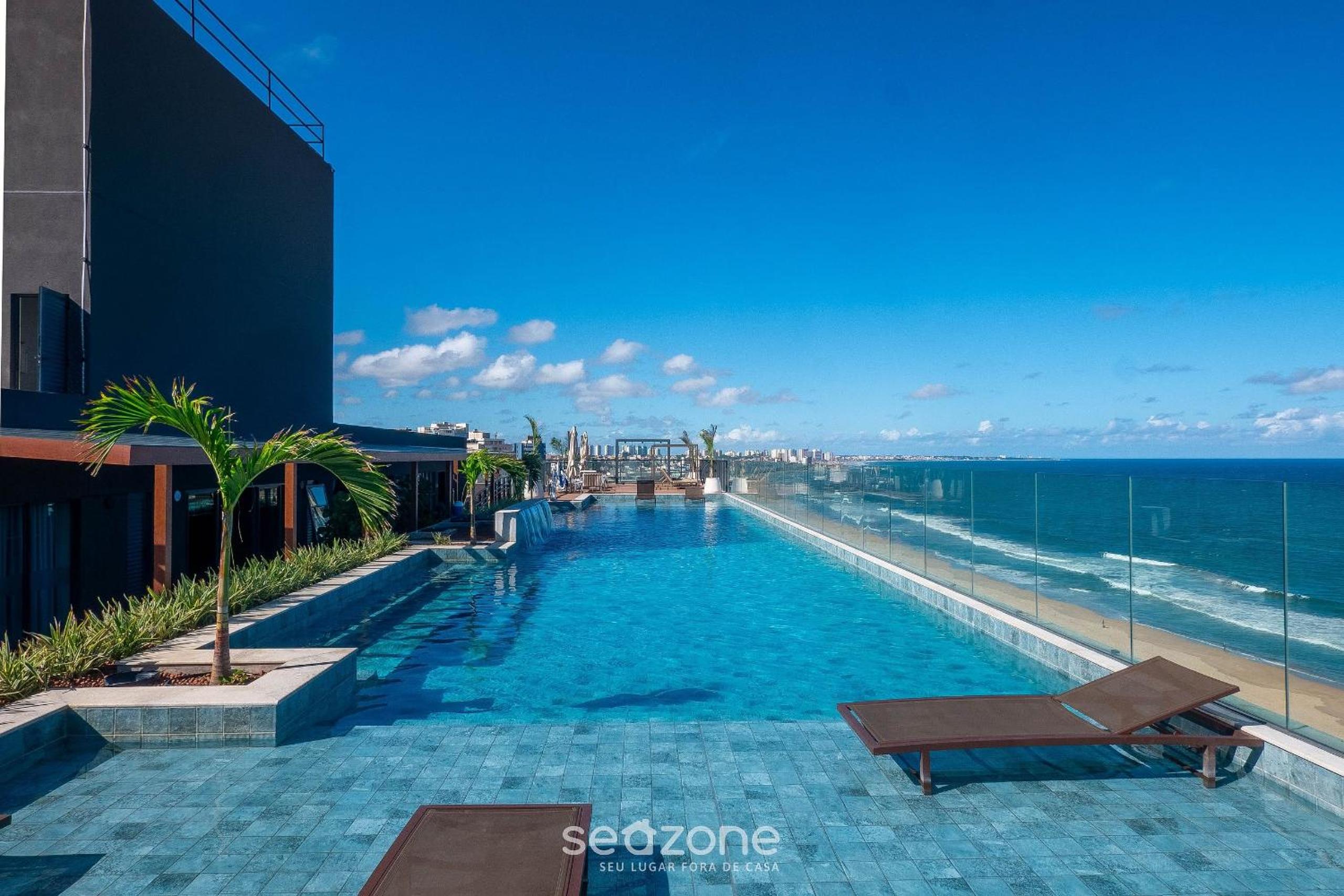 Beachfront building with pool and gym - ARUs