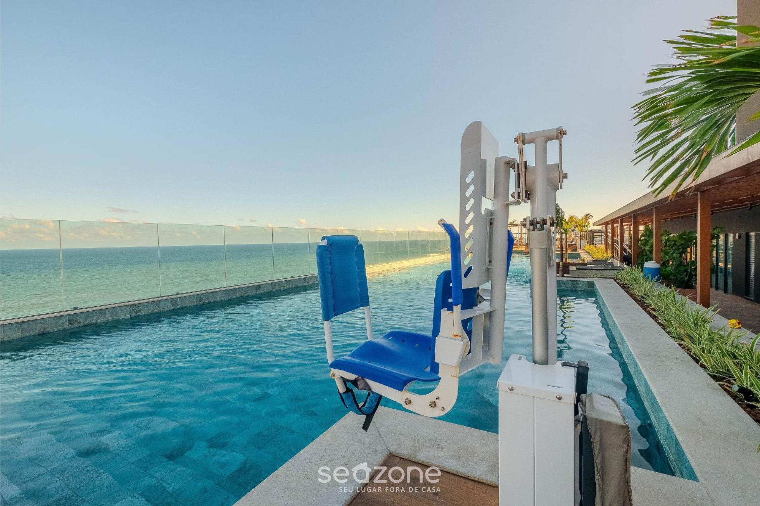 Beachfront building with pool and gym - ARUs