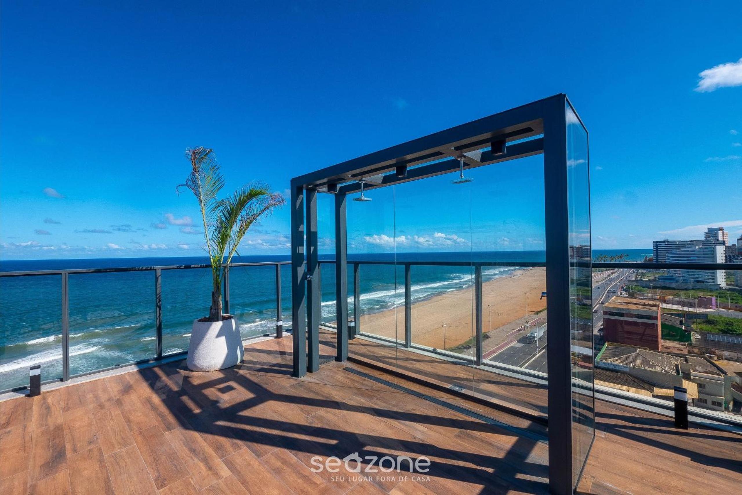 Beachfront building with pool and gym - ARUs