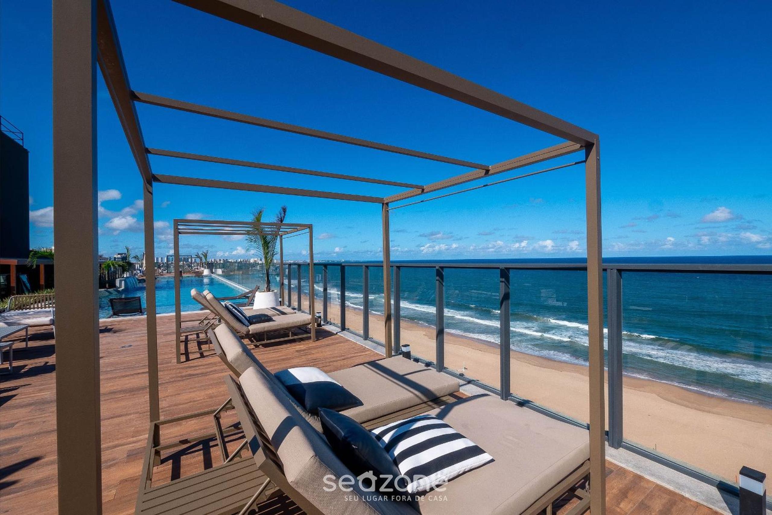 Beachfront building with pool and gym - ARUs